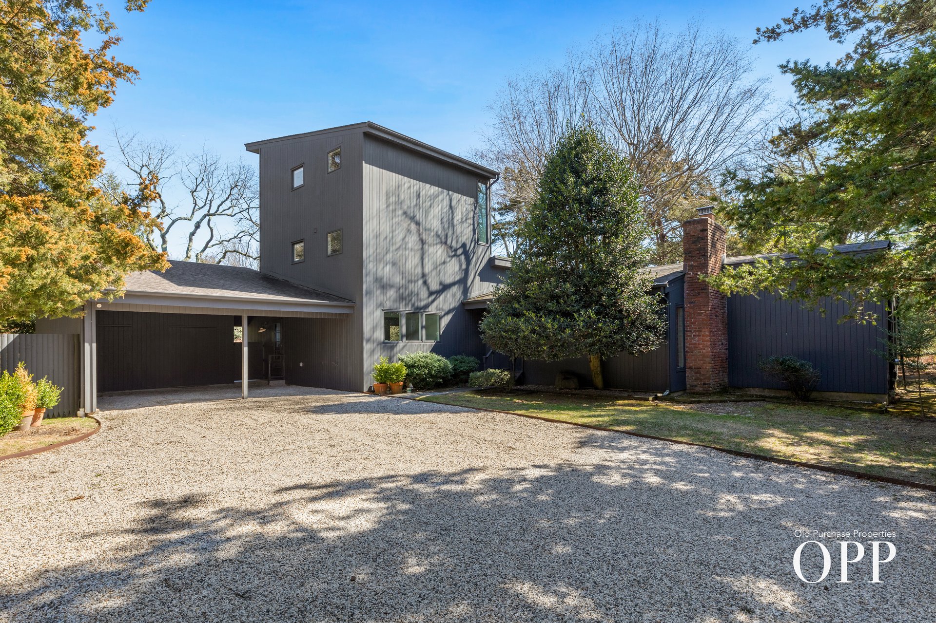A MODERN RETREAT IN PRIME LOCATION