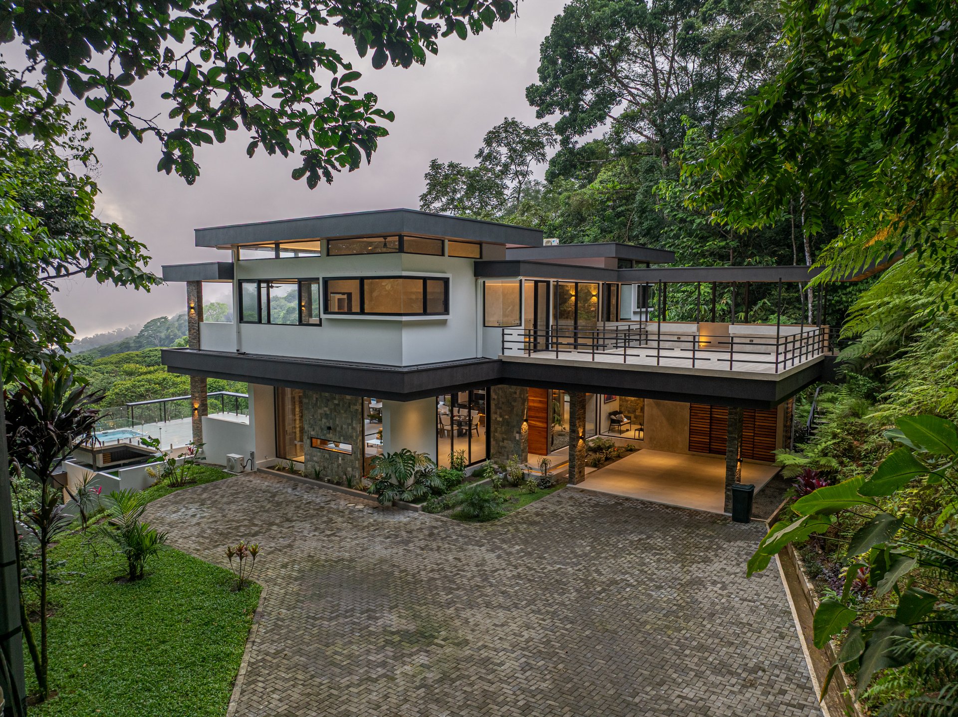 Casa Koules – Architectural 5-Bedroom Oceanview Estate in Prestigious Costa Verde Estates