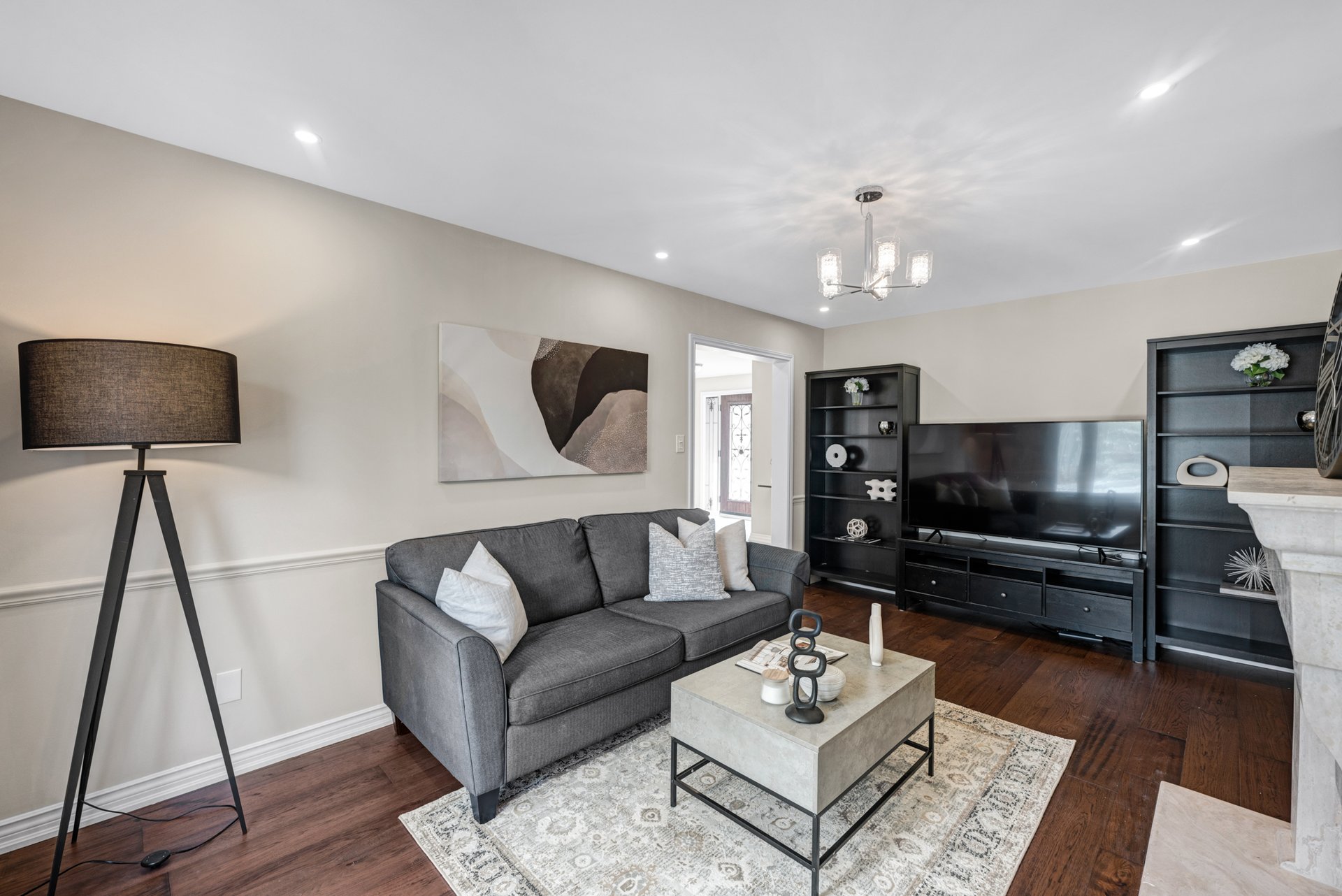 1053 Red Pine Cres