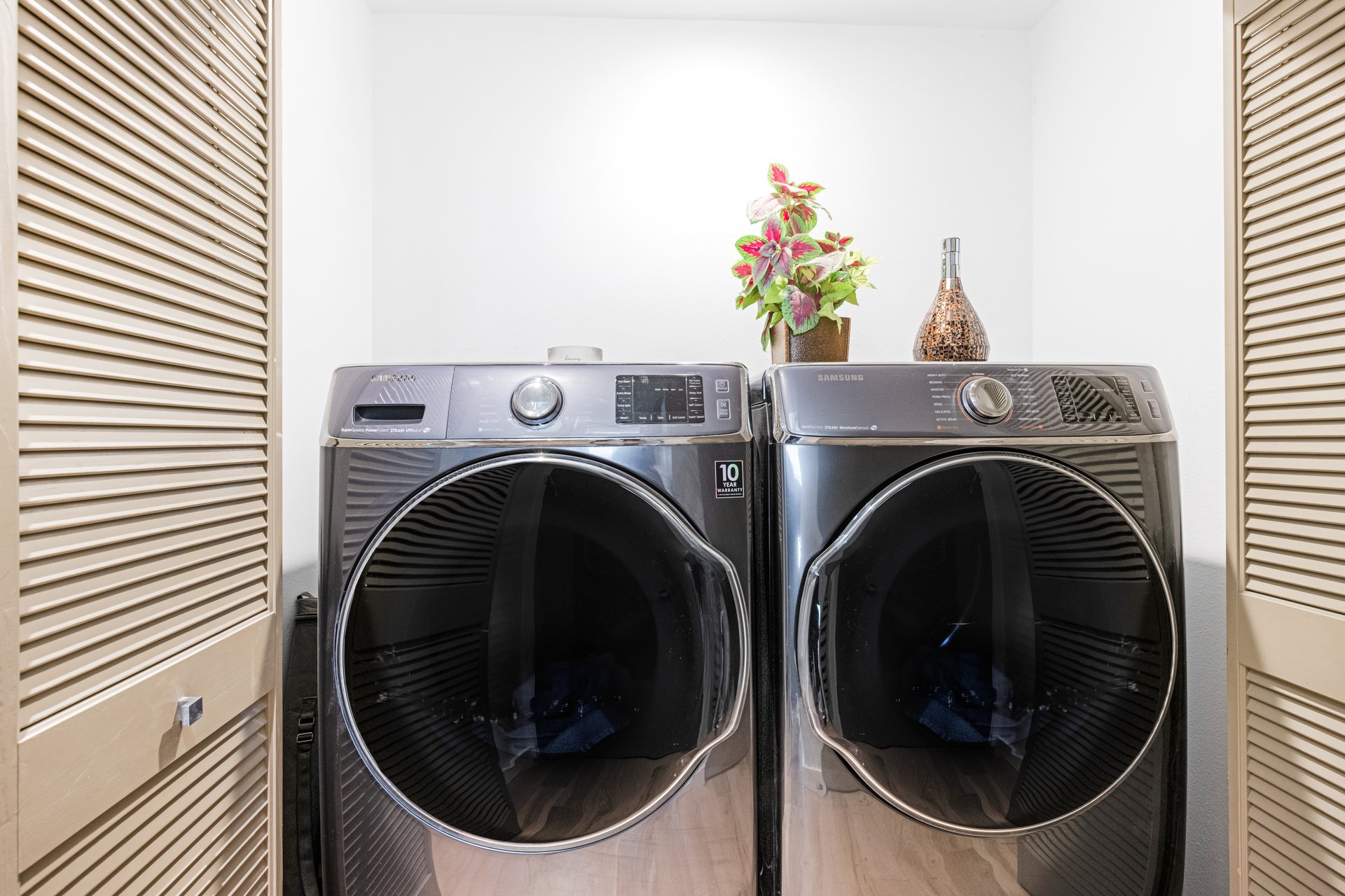 Hepburn Ave, 90038