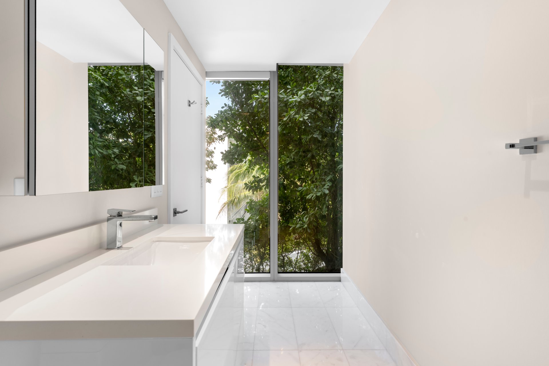 1 Collins Ave
