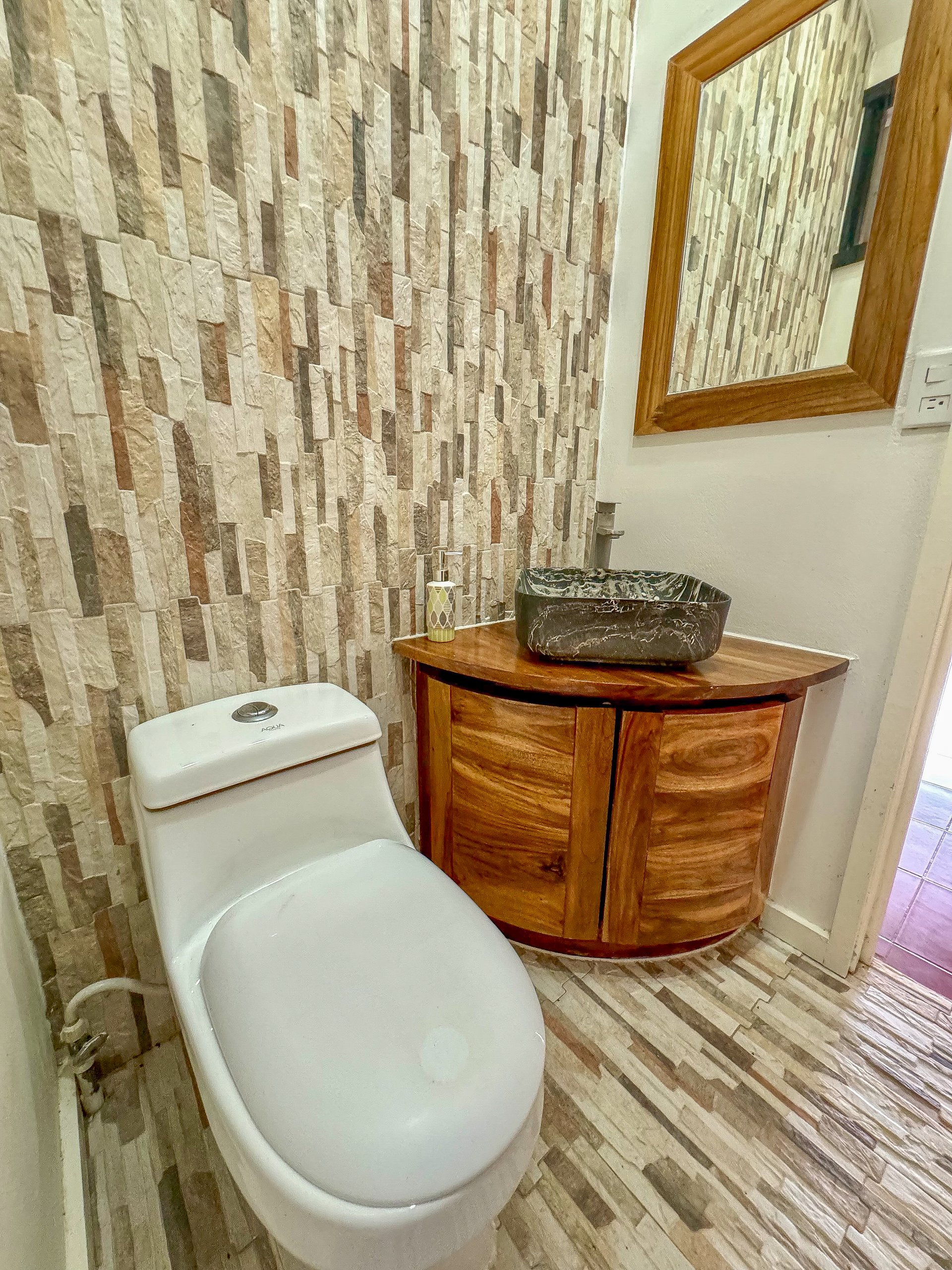 Contemporary 3-bed home surrounded by Uvita’s services and amenities but just a short stroll to tropical beaches