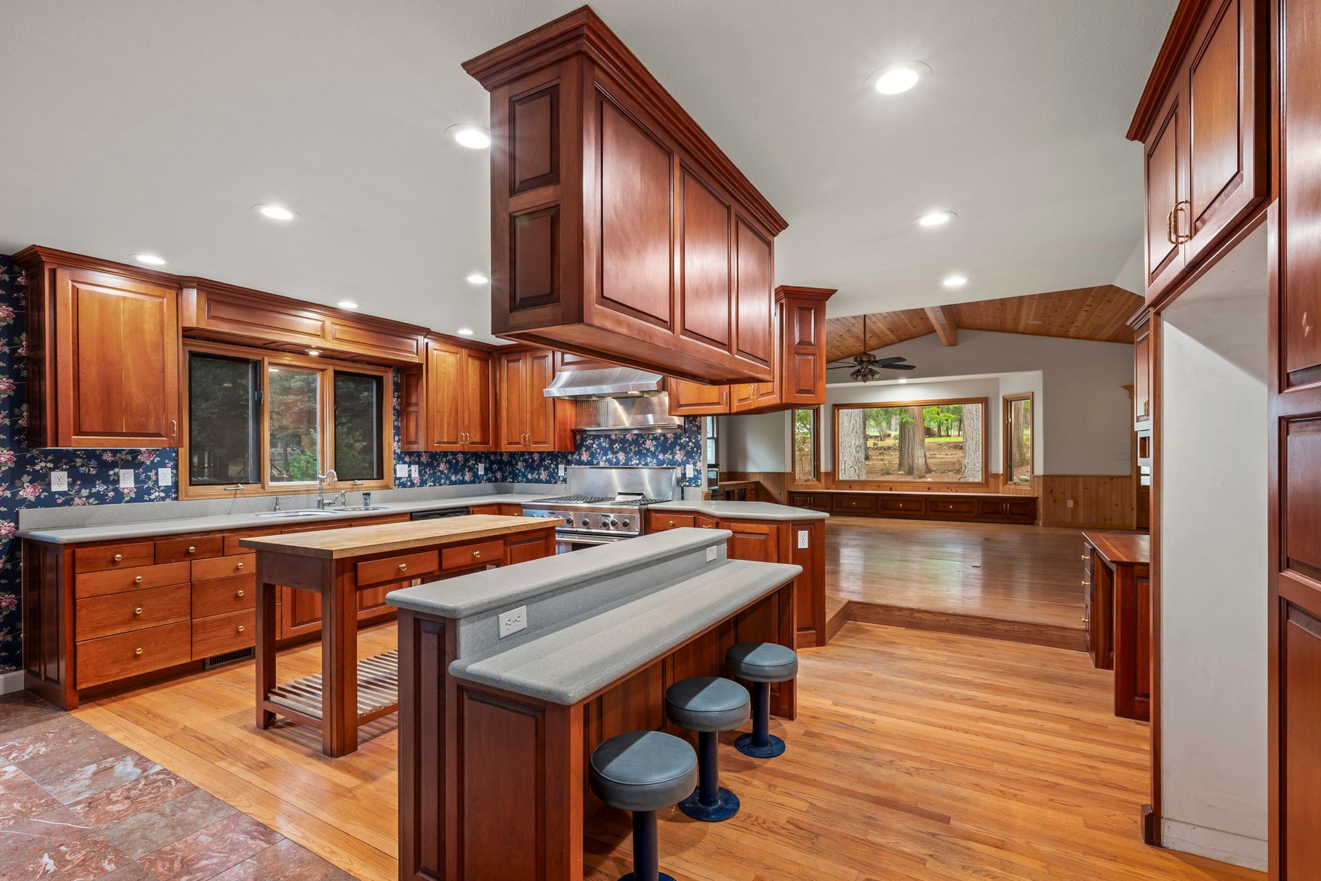 7481 Slug Gulch Rd