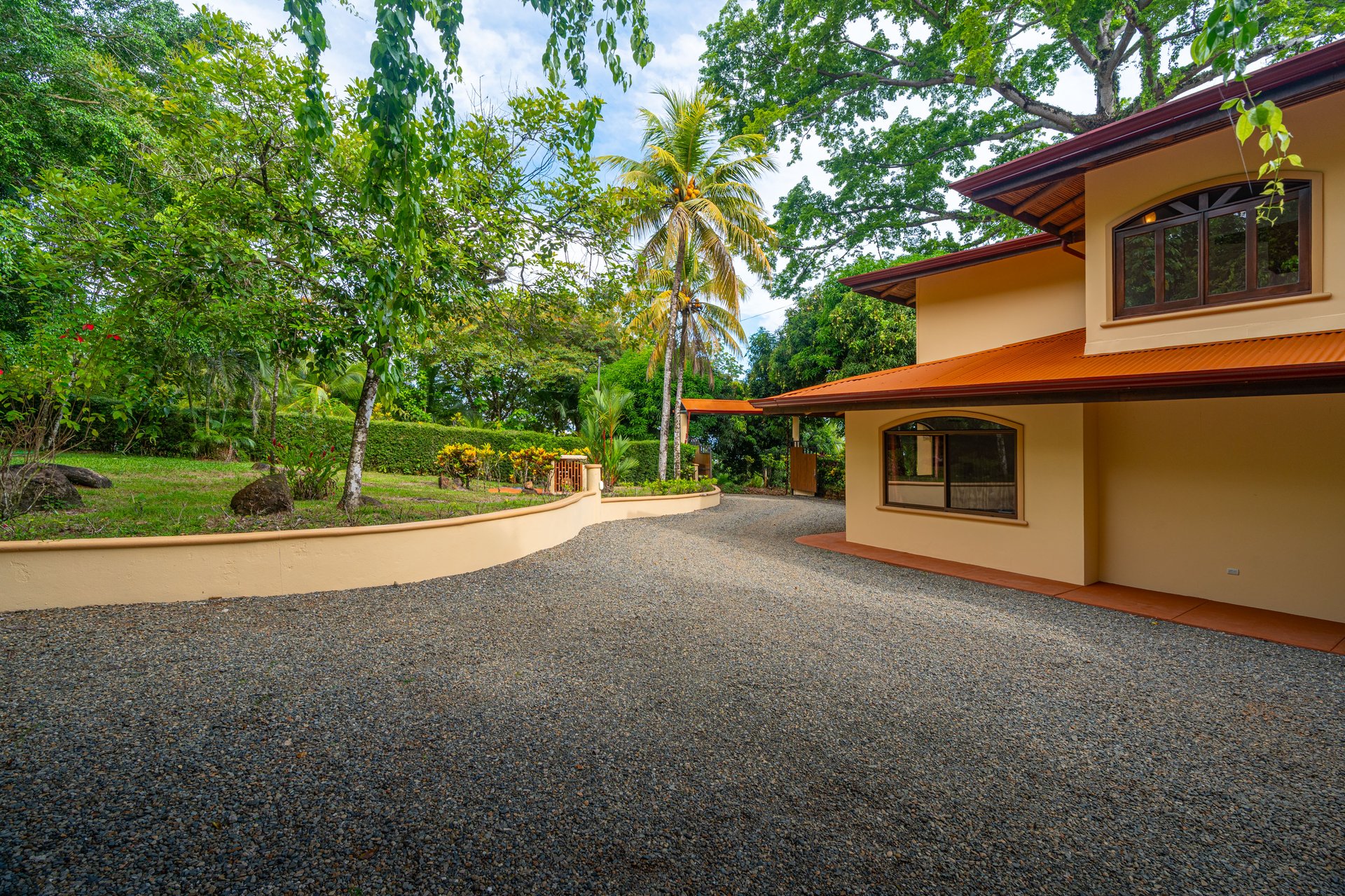 Classic Luxury at Casa Ceiba, Coastal Ocean View 4 Bedroom Home Near Uvita