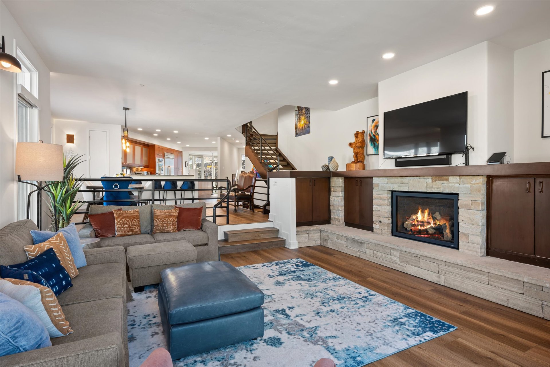 Ski-In/Ski-Out Luxury: Deerbrook Townhome