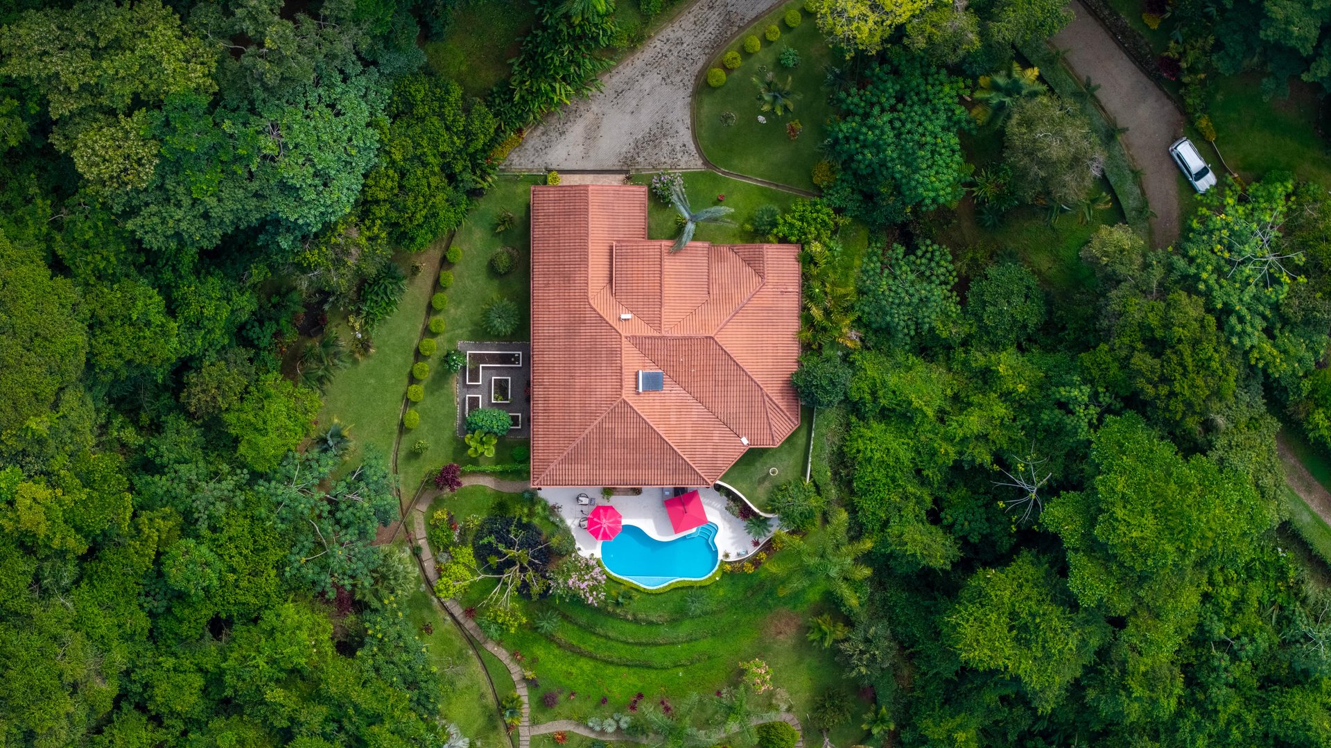 CASA ORQUIDEA – LUXURY HOME WITH OCEAN VIEWS IN GATED COMMUNITY