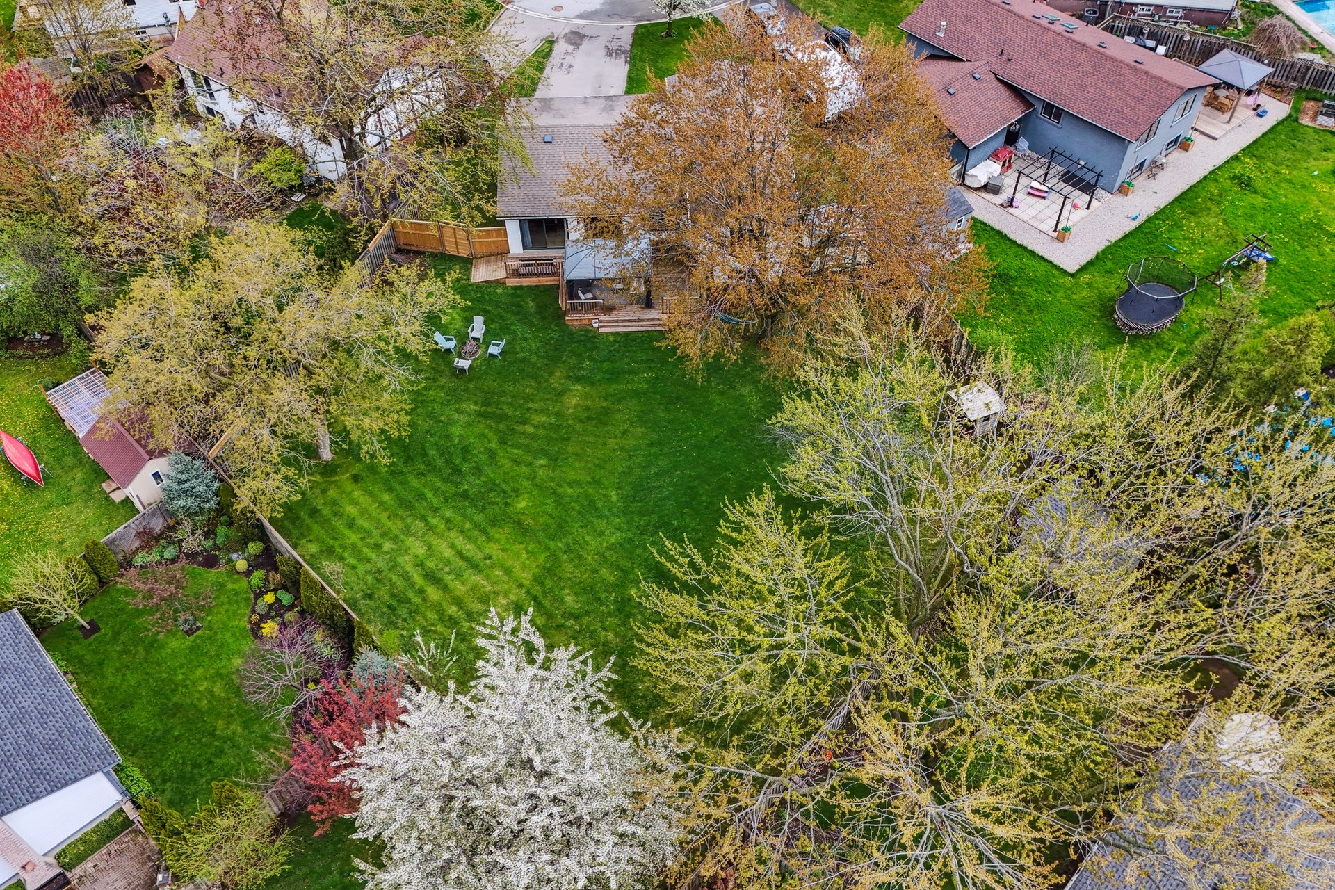 Completely Renovated Sidesplit on an Exclusive Cul-De Sac