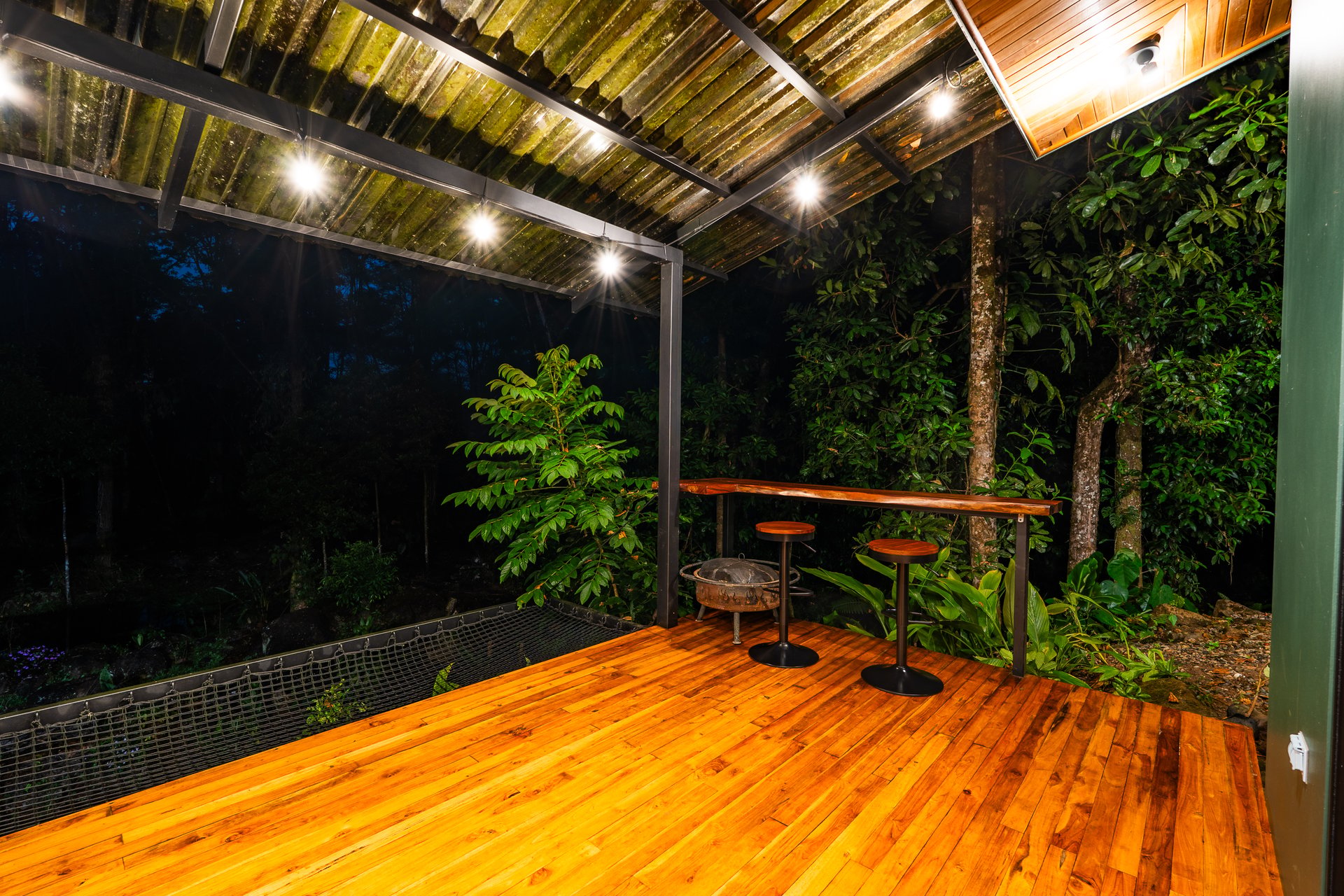 Costa Rica Mountain Retreat – 1.8 ha with Luxury Cabin, Private Lake & Riverfront