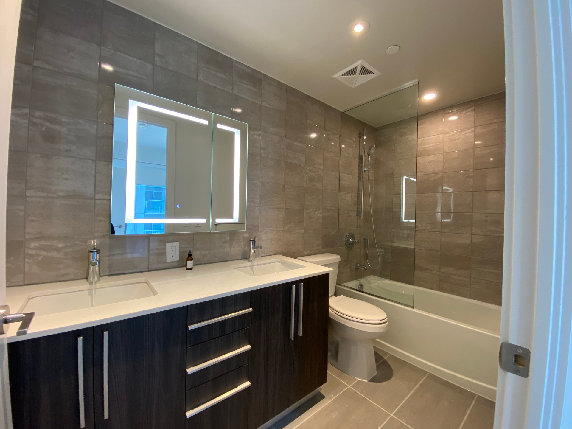 8 Cumberland Street Unit: 3007