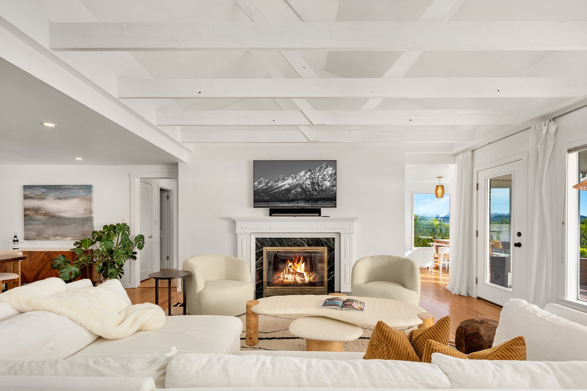 169 Lake Avenue W