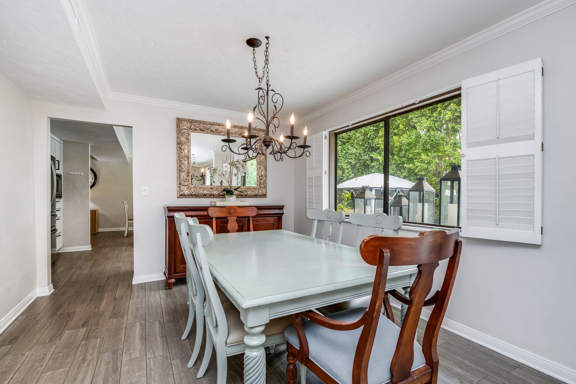 24417 Clipstone St, Woodland Hills 