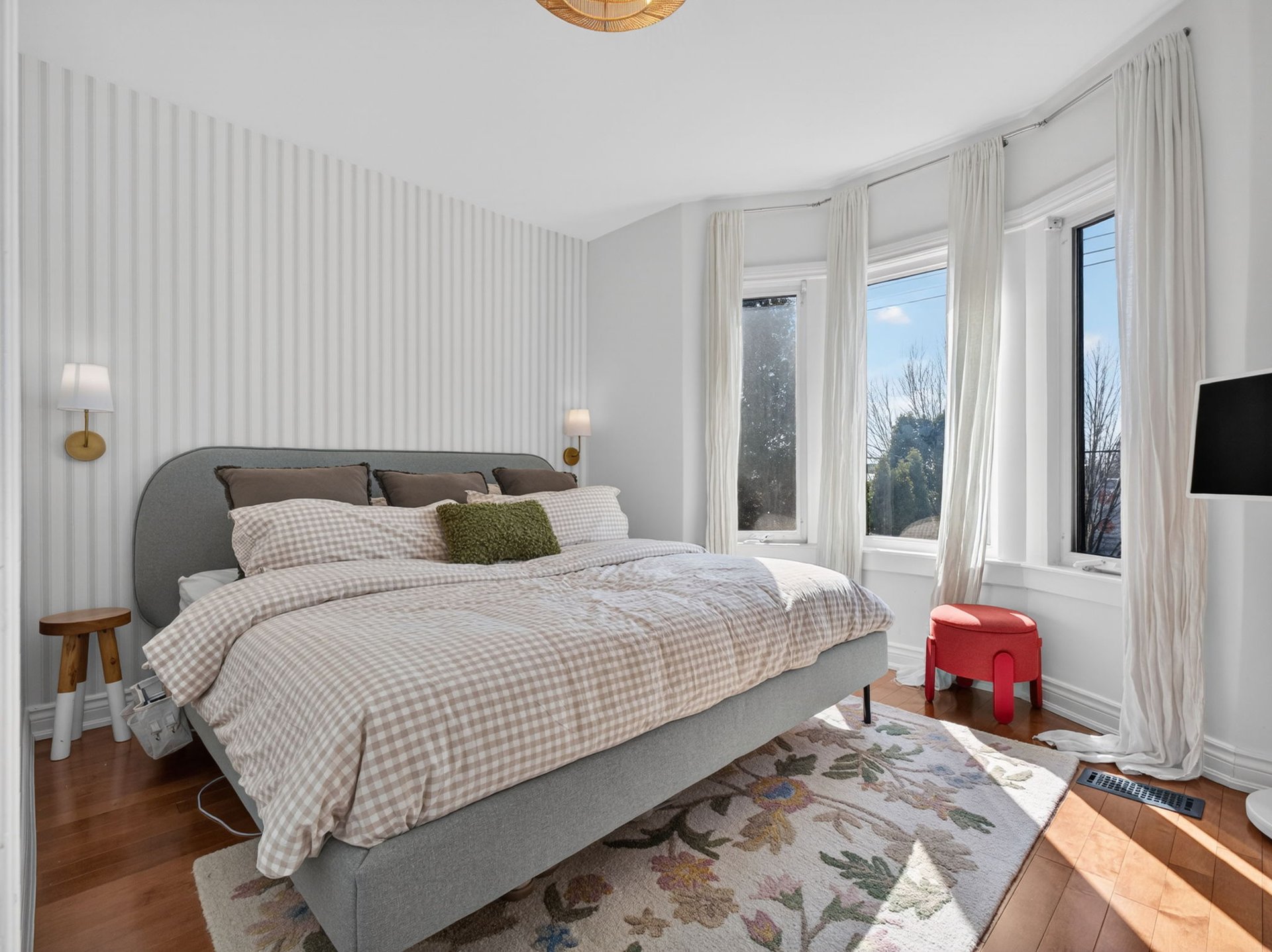 SOLD: Vibrant Corso Italia