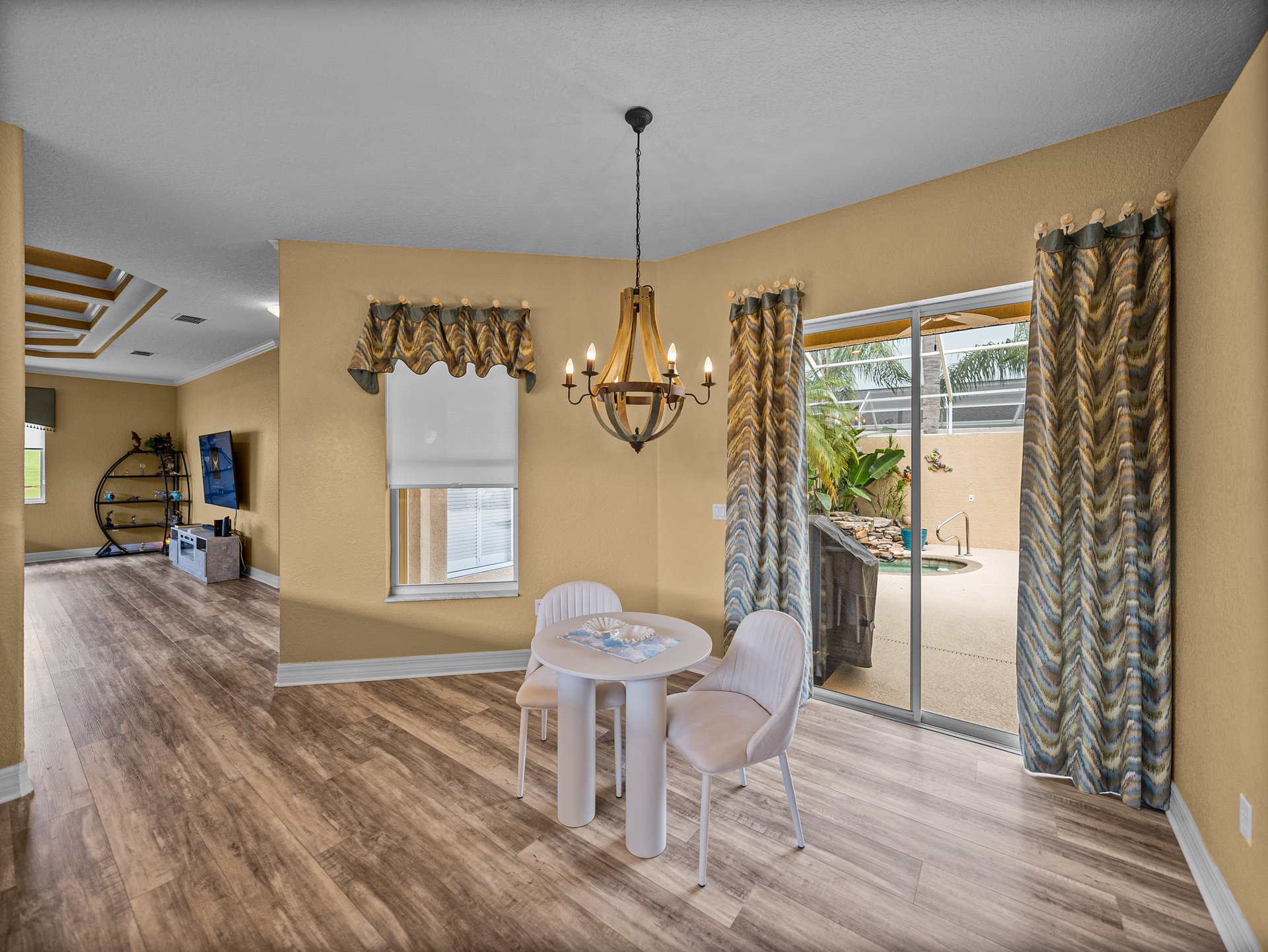 12413 WOODLANDS CIR