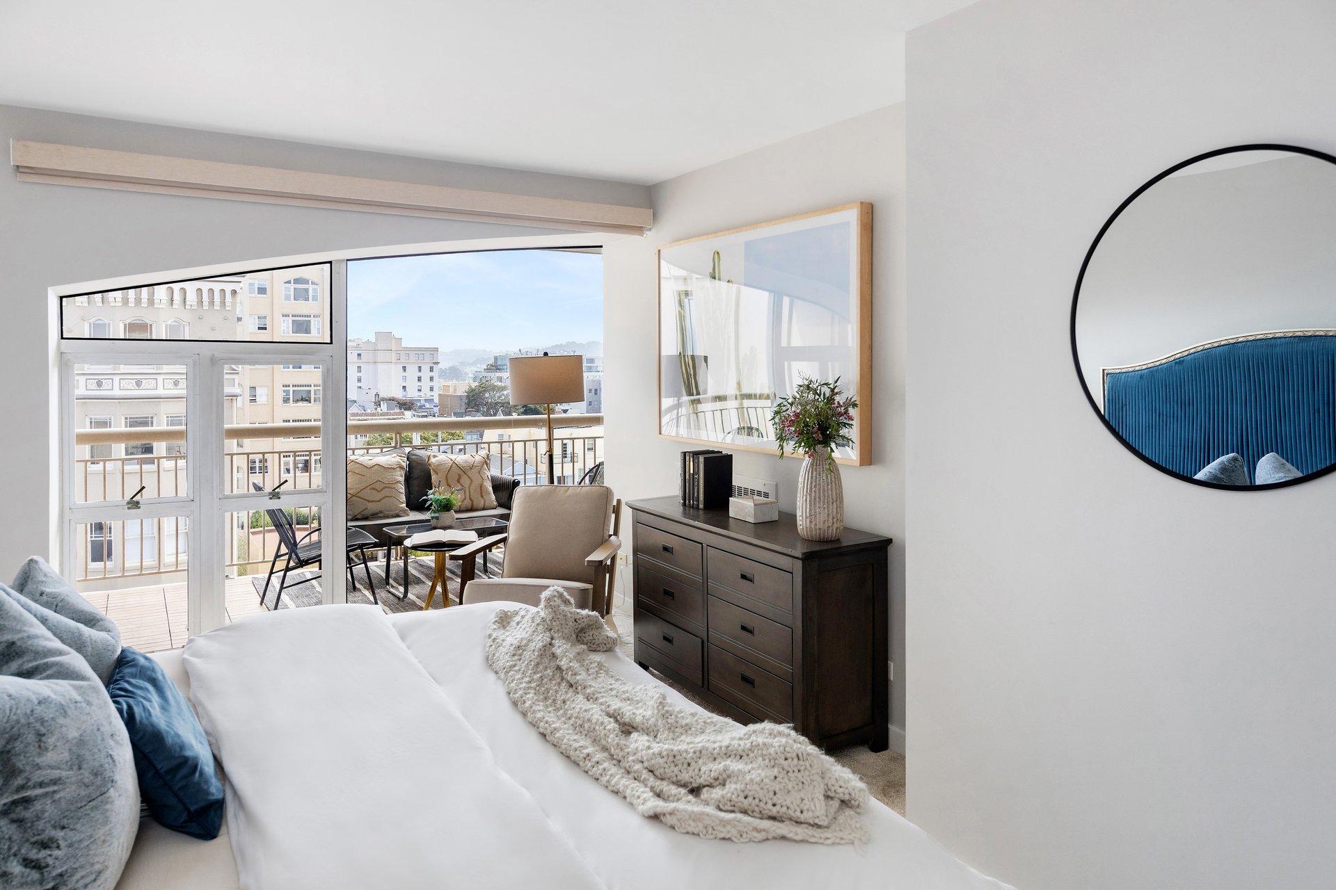 Contemporary Pacific Heights 1 Bedroom + Den