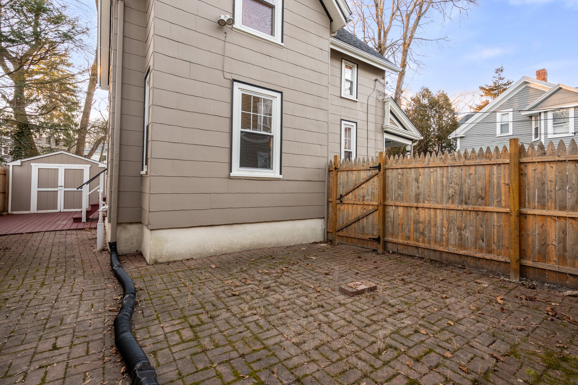 21A School St