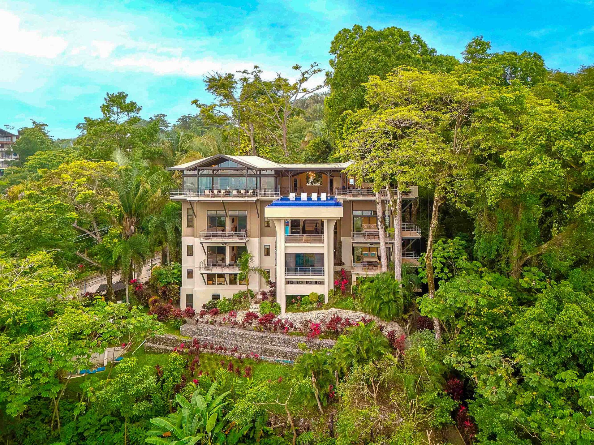 Walk to beach Vista Hermosa Estate Lucrative Contemporary Estate