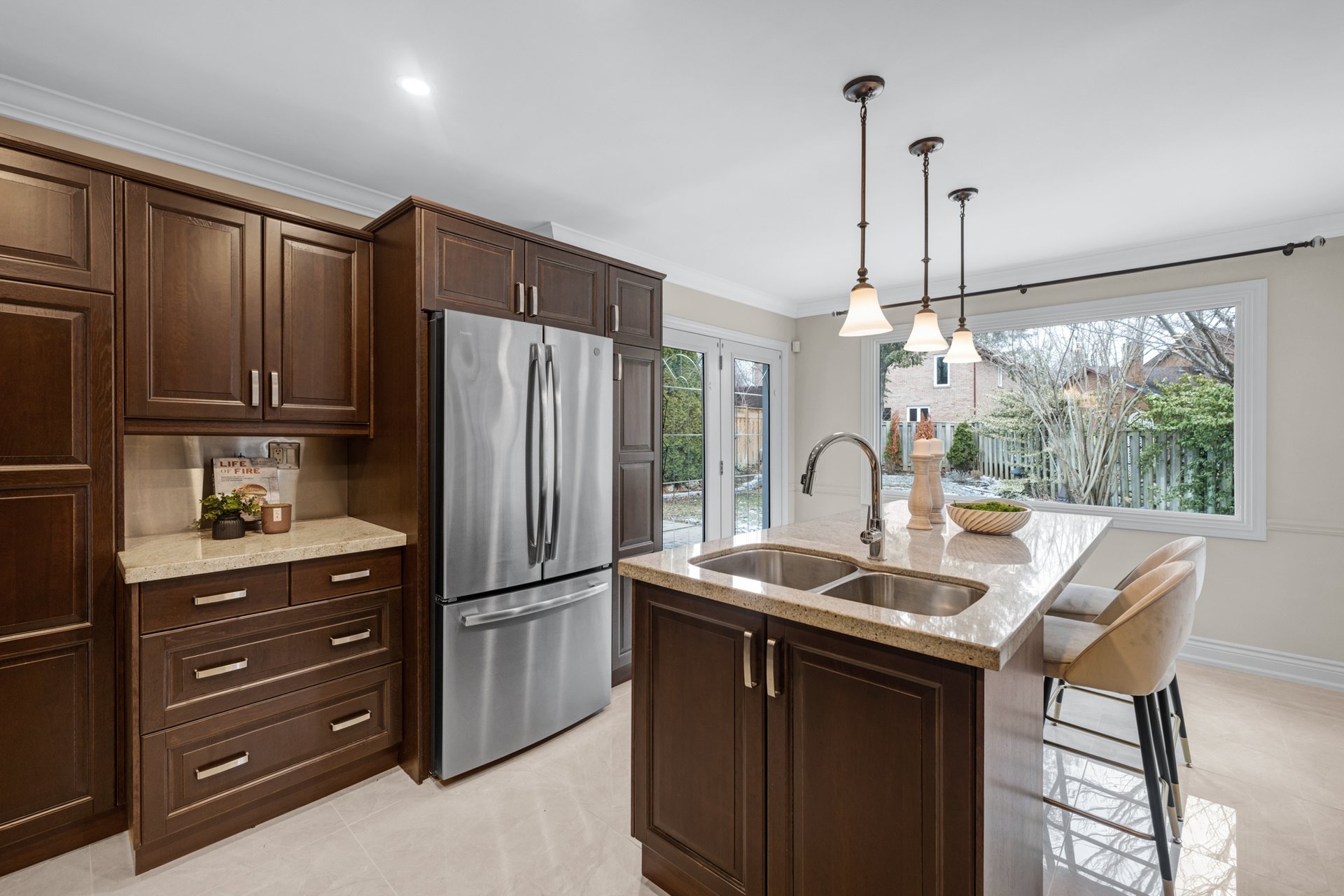 1053 Red Pine Cres
