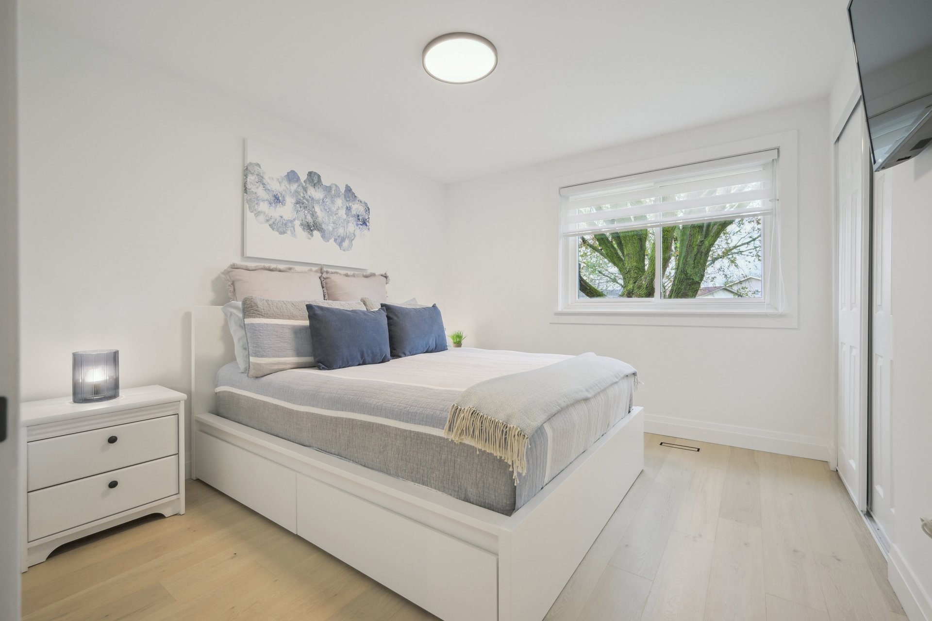 Completely Renovated Sidesplit on an Exclusive Cul-De Sac