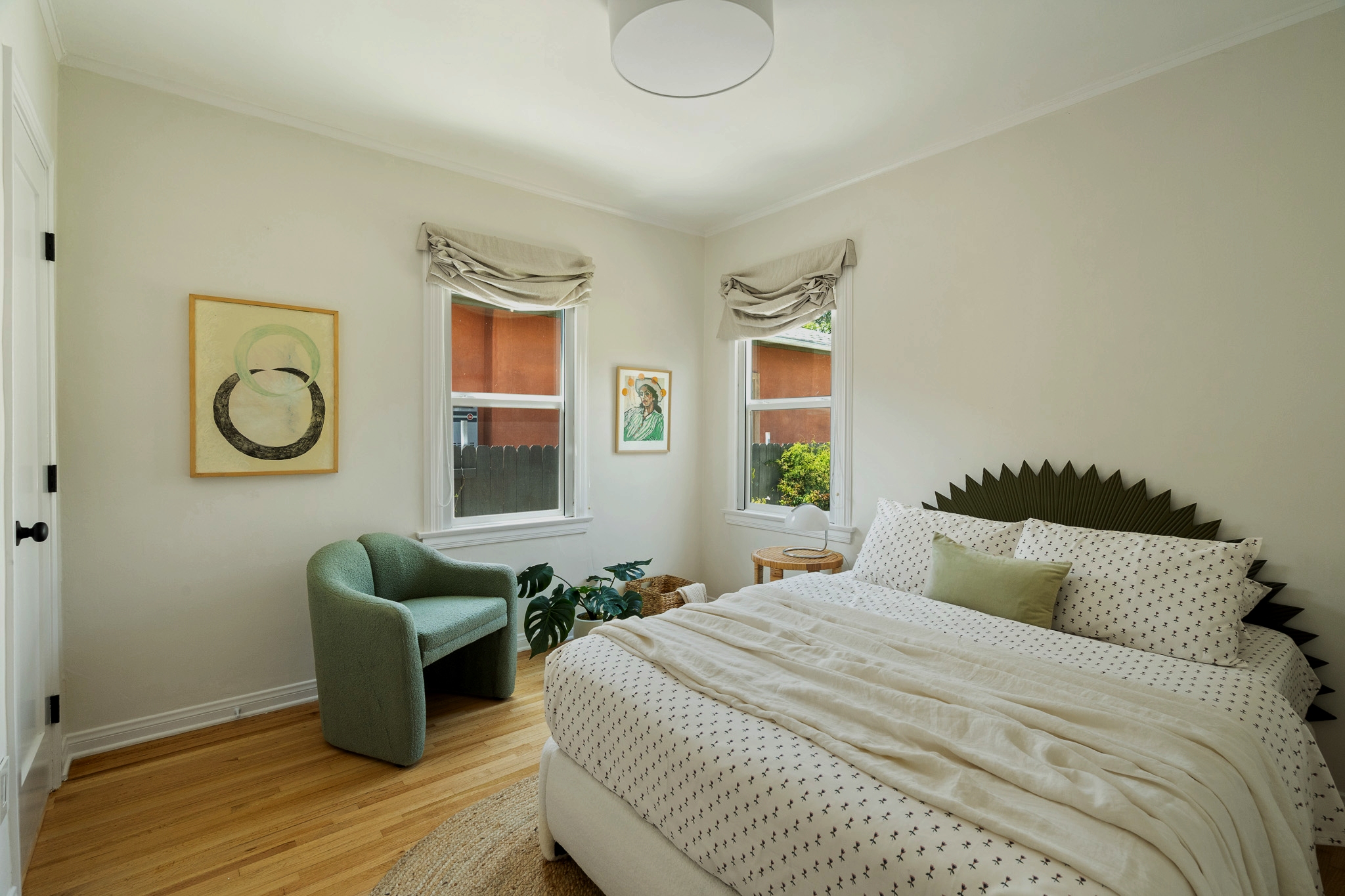 Re-imagined Quaint Country English with Guest House and Grand Rear Yard!