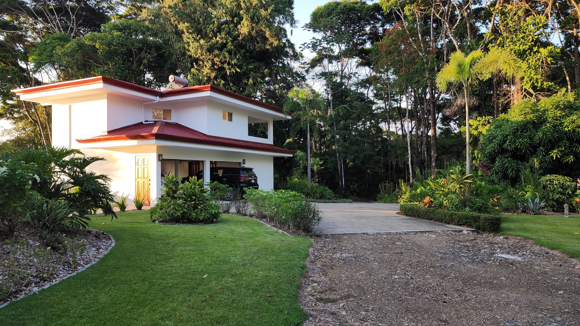 16 ACRES – 6 Bedroom Grand Estate With Guest House, 15 Minutes to Dominical, SPECTACULAR OCEAN VIEWS!!!
