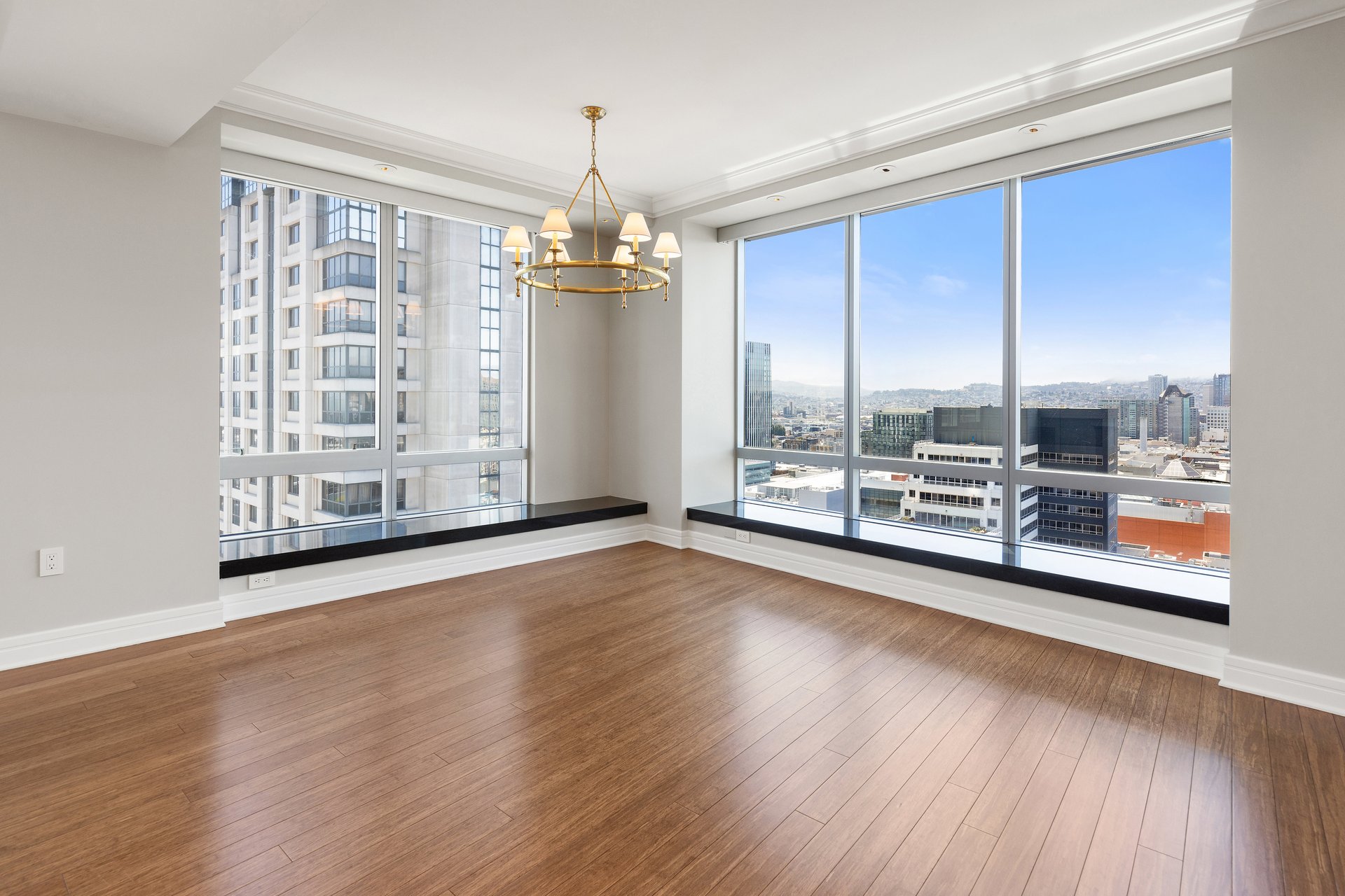 Glass-Walls and Panoramic Views