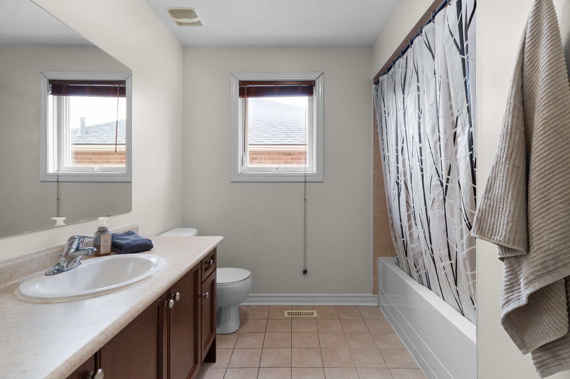 21 McIntyre Drive, Barrie