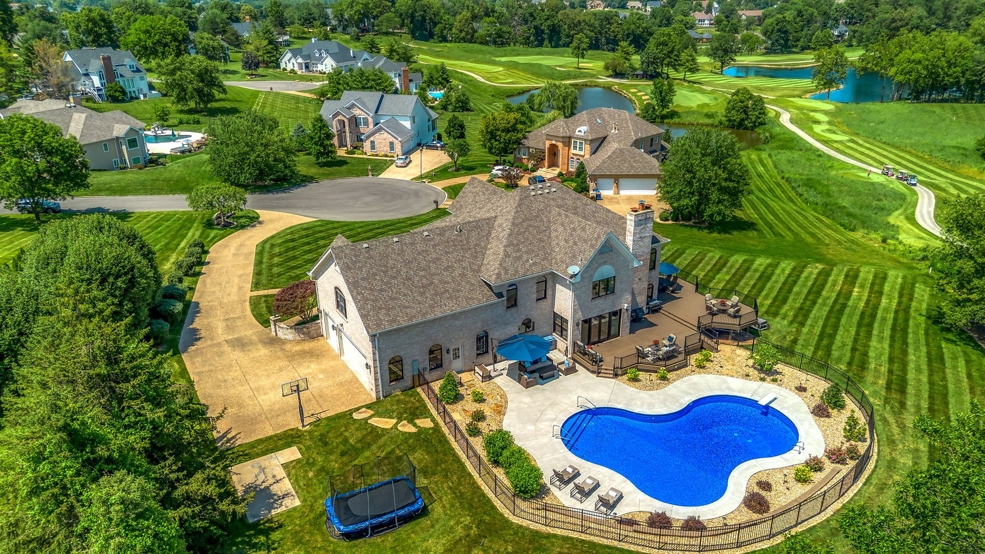 32 Rathfarnum Lane