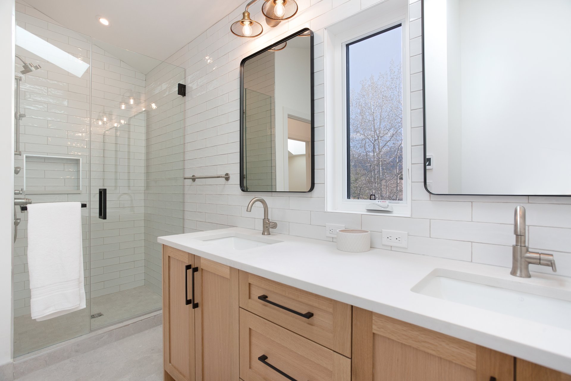 2(SE) - 833 6th Street