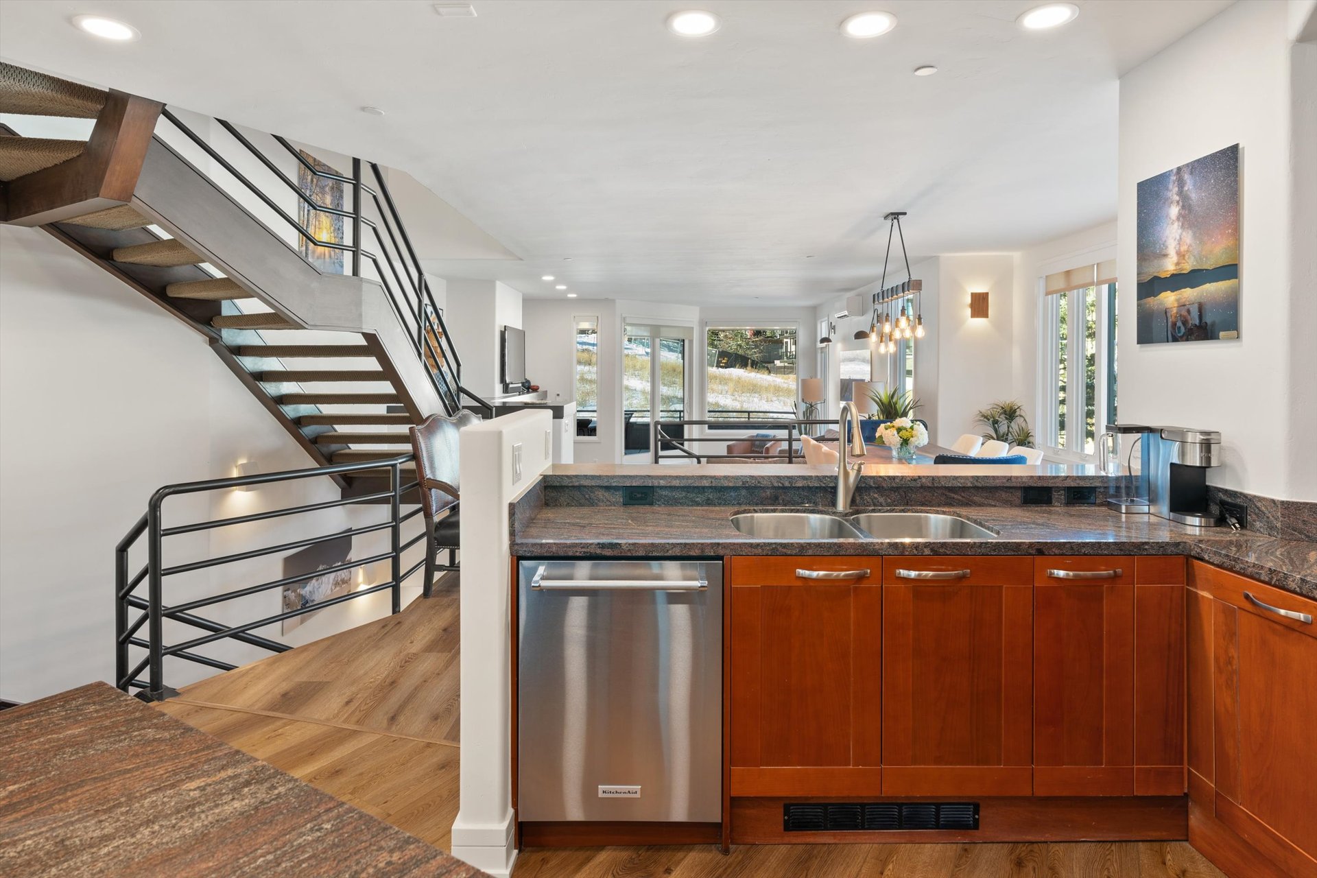 Ski-In/Ski-Out Luxury: Deerbrook Townhome