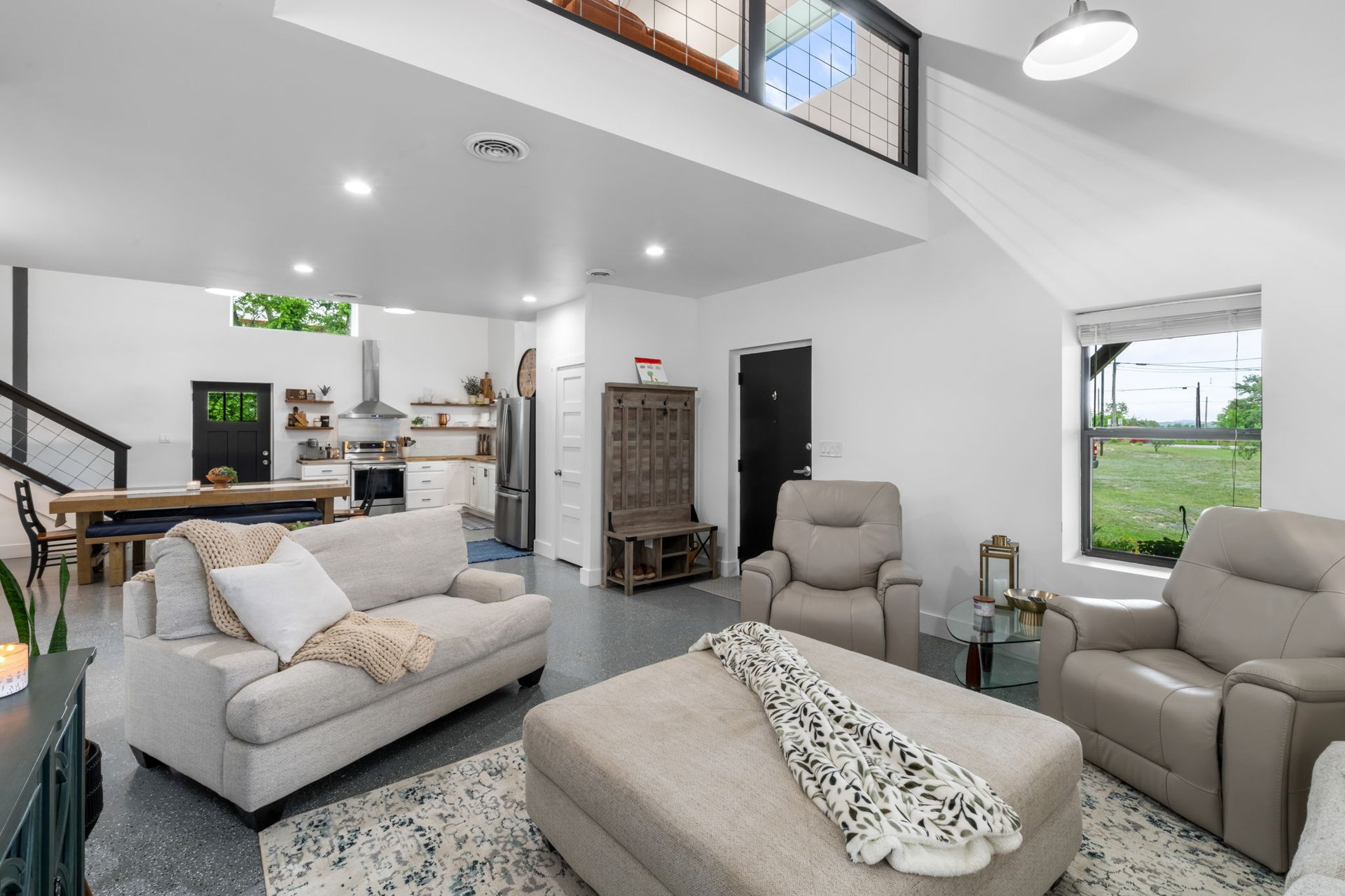 Unique Residential/Commercial Property - 180 Henly LOOP