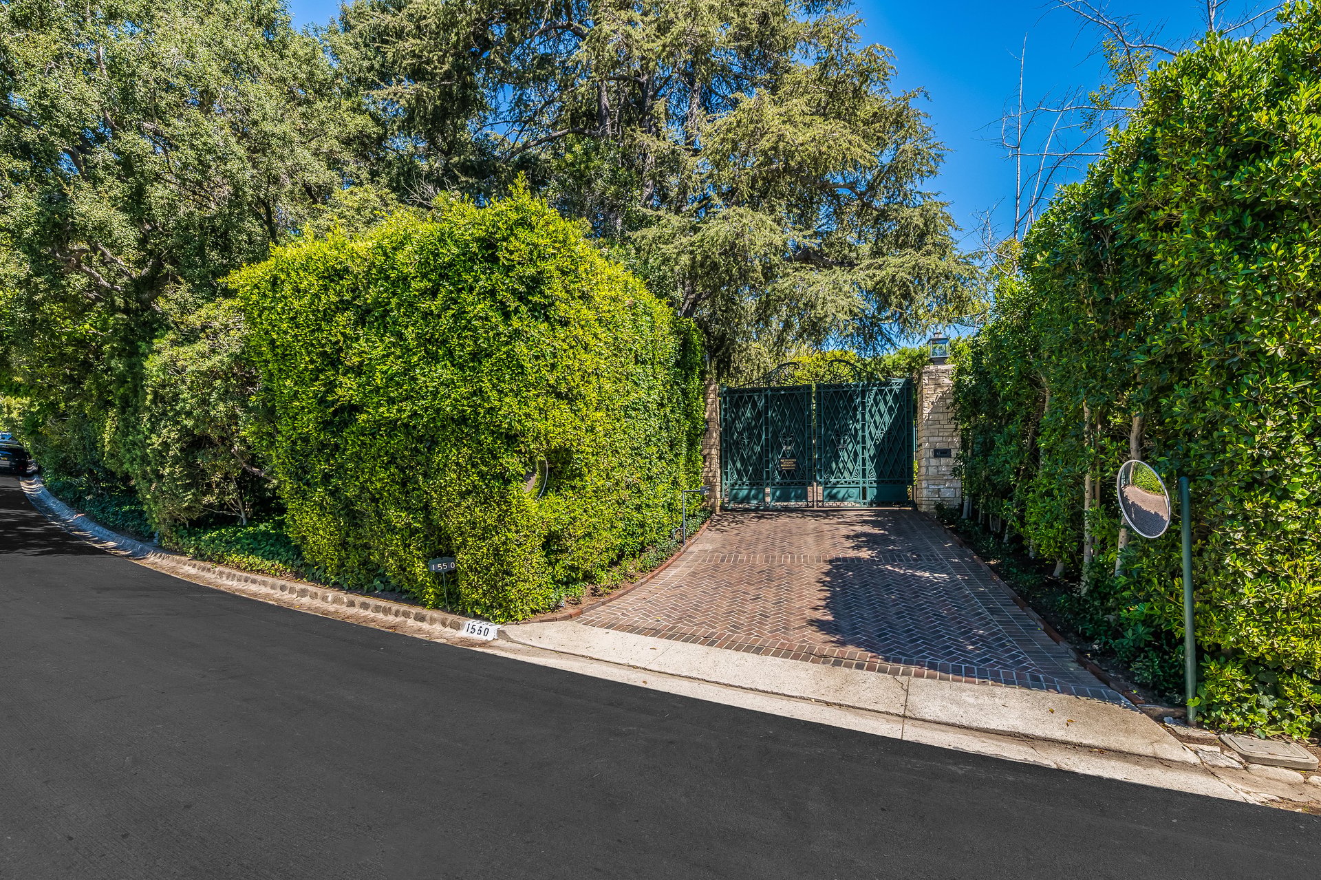 1550 Amalfi DR