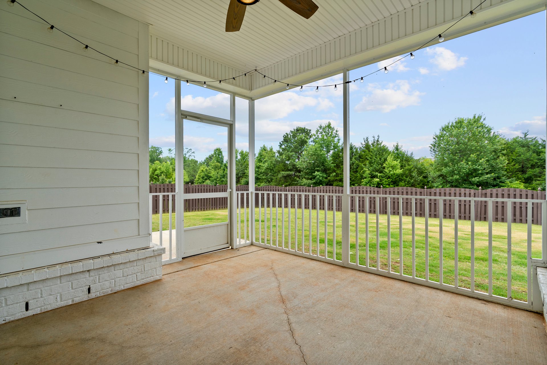 SPACE SPACE SPACE with a Luxury feel! Office AND Bonus Room!Office AND Bonus Room!