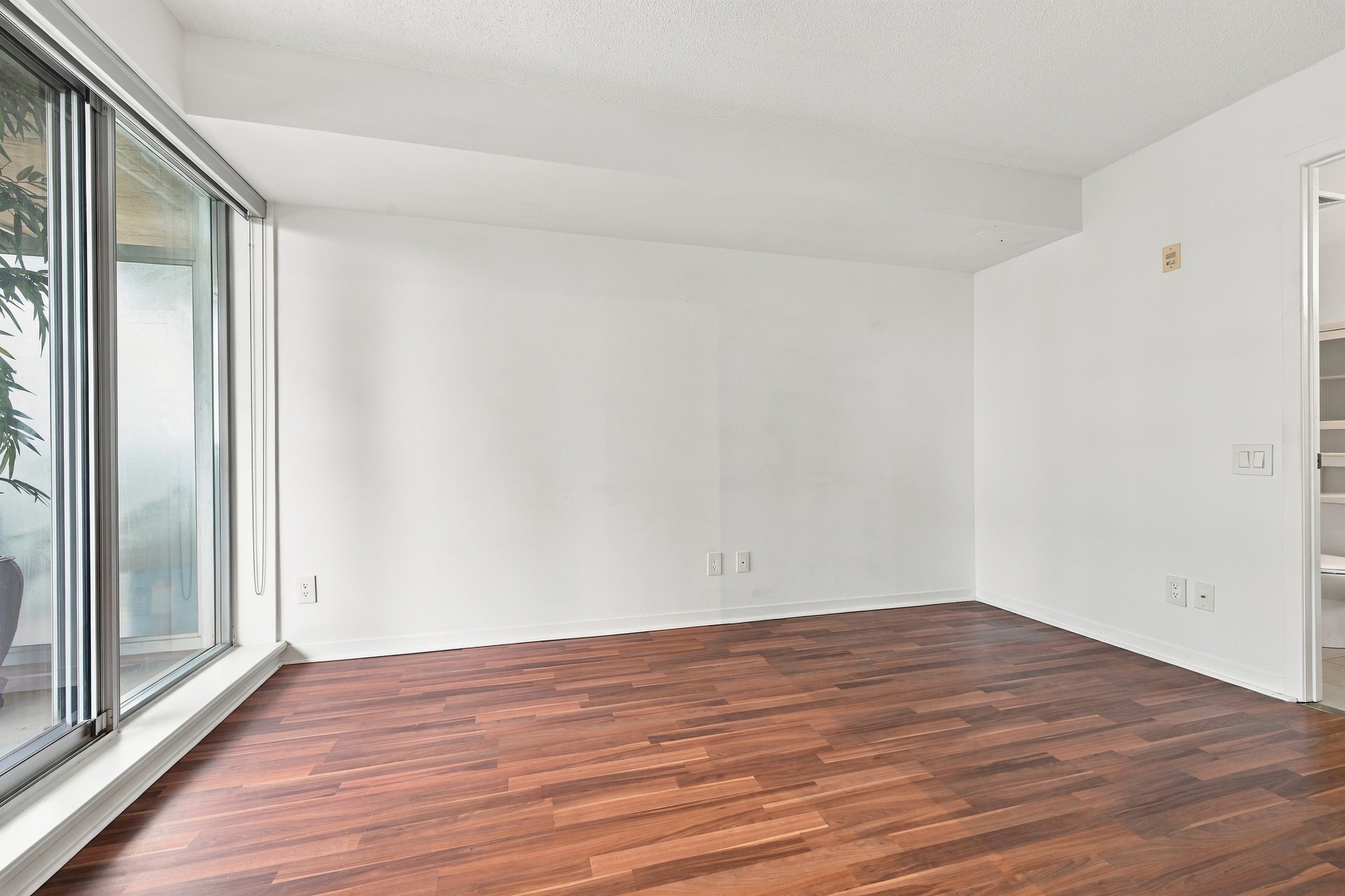 Immaculate 2 Bedroom Corner Unit