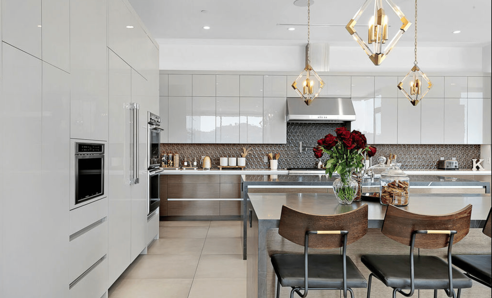 Lakeview Aura, Mirror Lake Drive, 90068