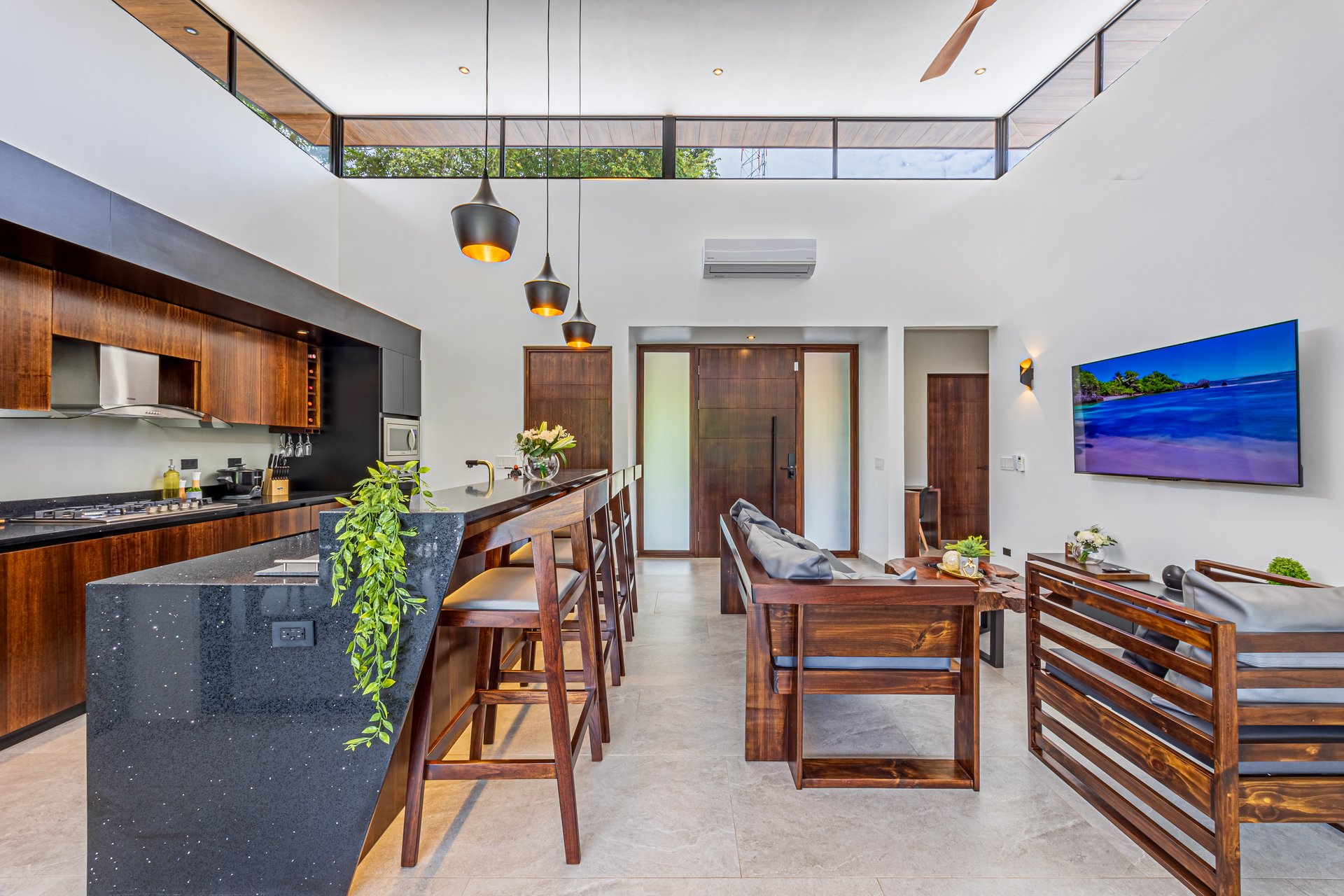 Tropica House a Luxurious Oasis in the Heart of Uvita!