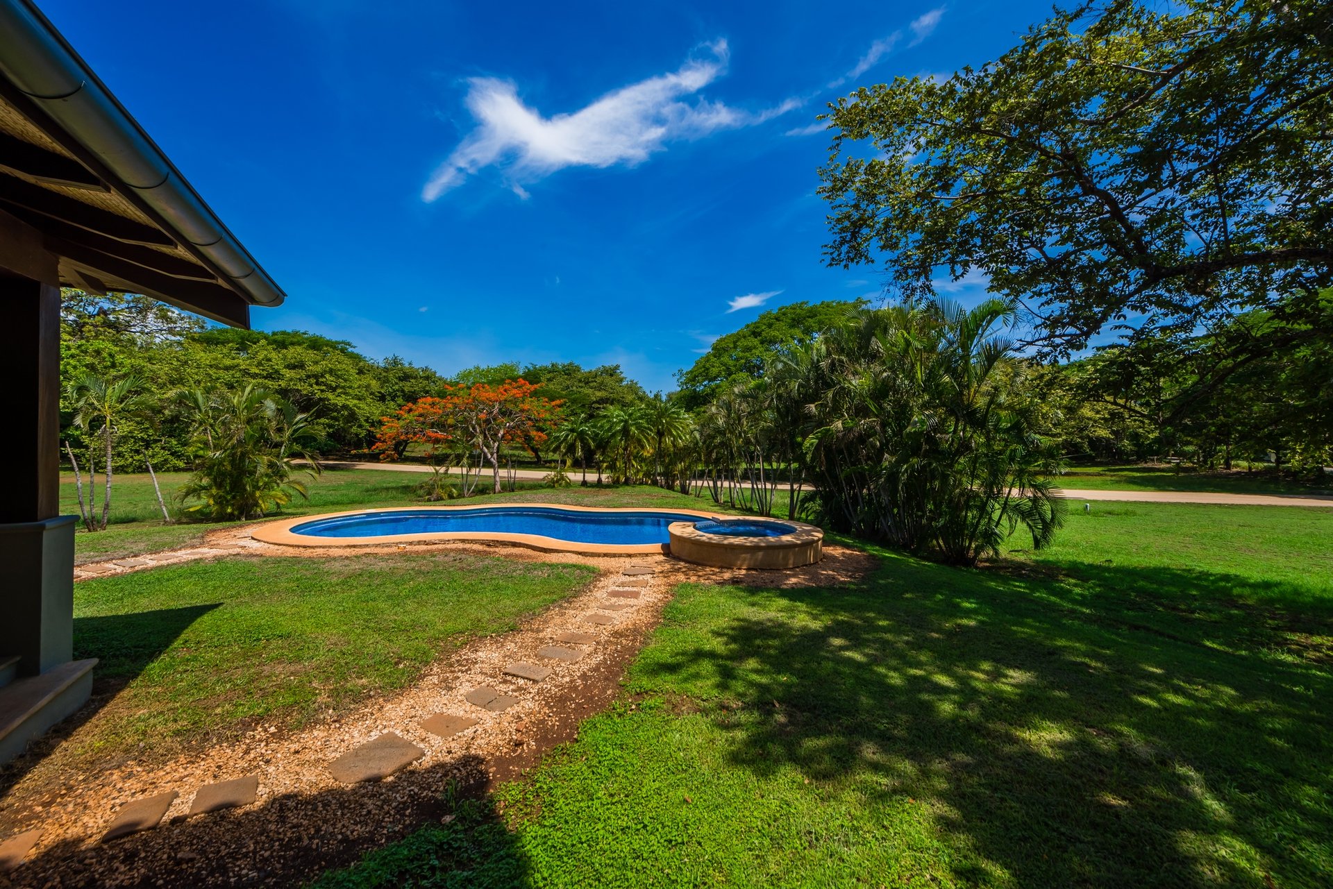 Casa Miraflores, Reserva De Golf #94 | Welcome to Casa Miraflores, an exquisite colonial-style estate home located in Hacienda Pinilla!