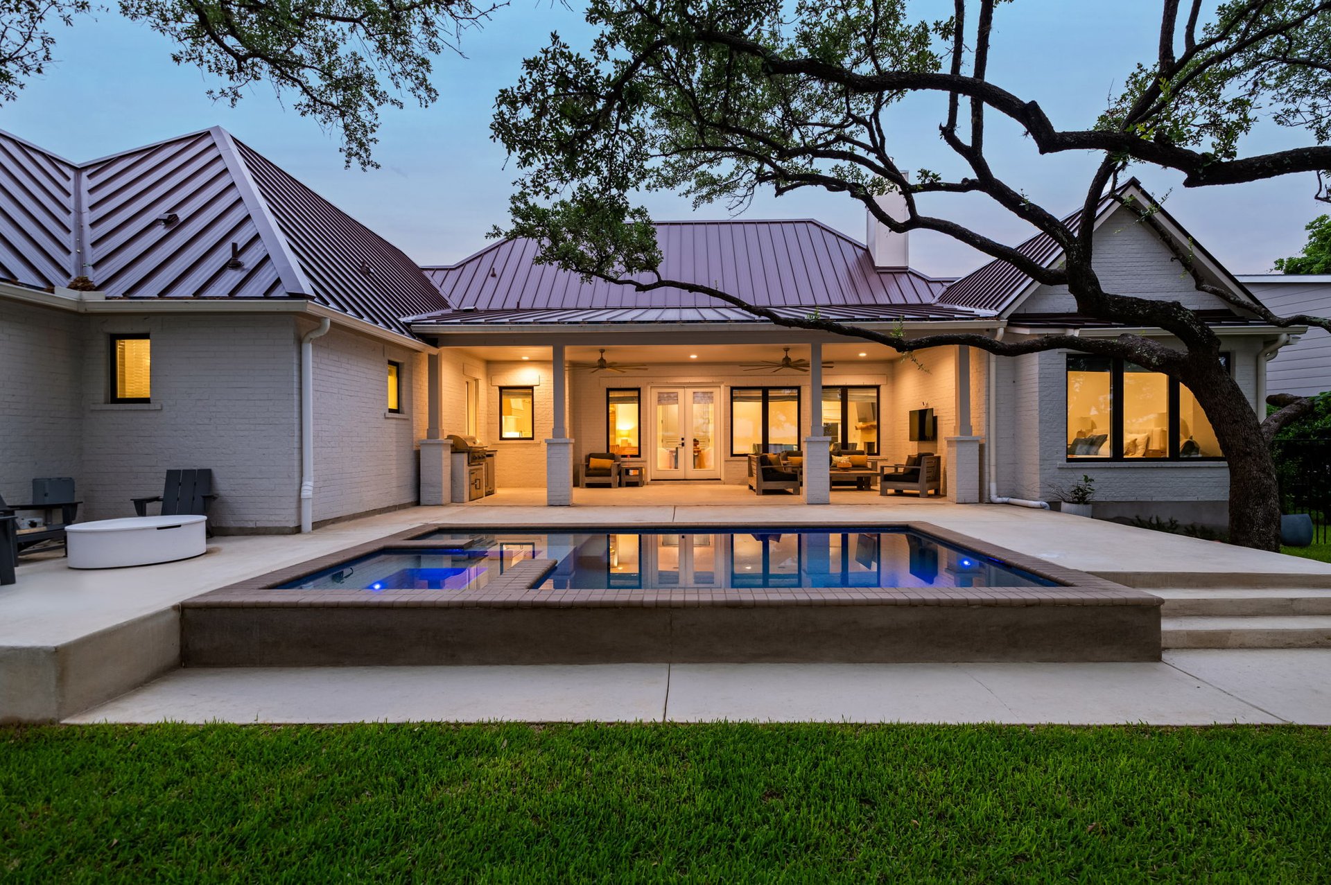 1131 N Shorewood Drive