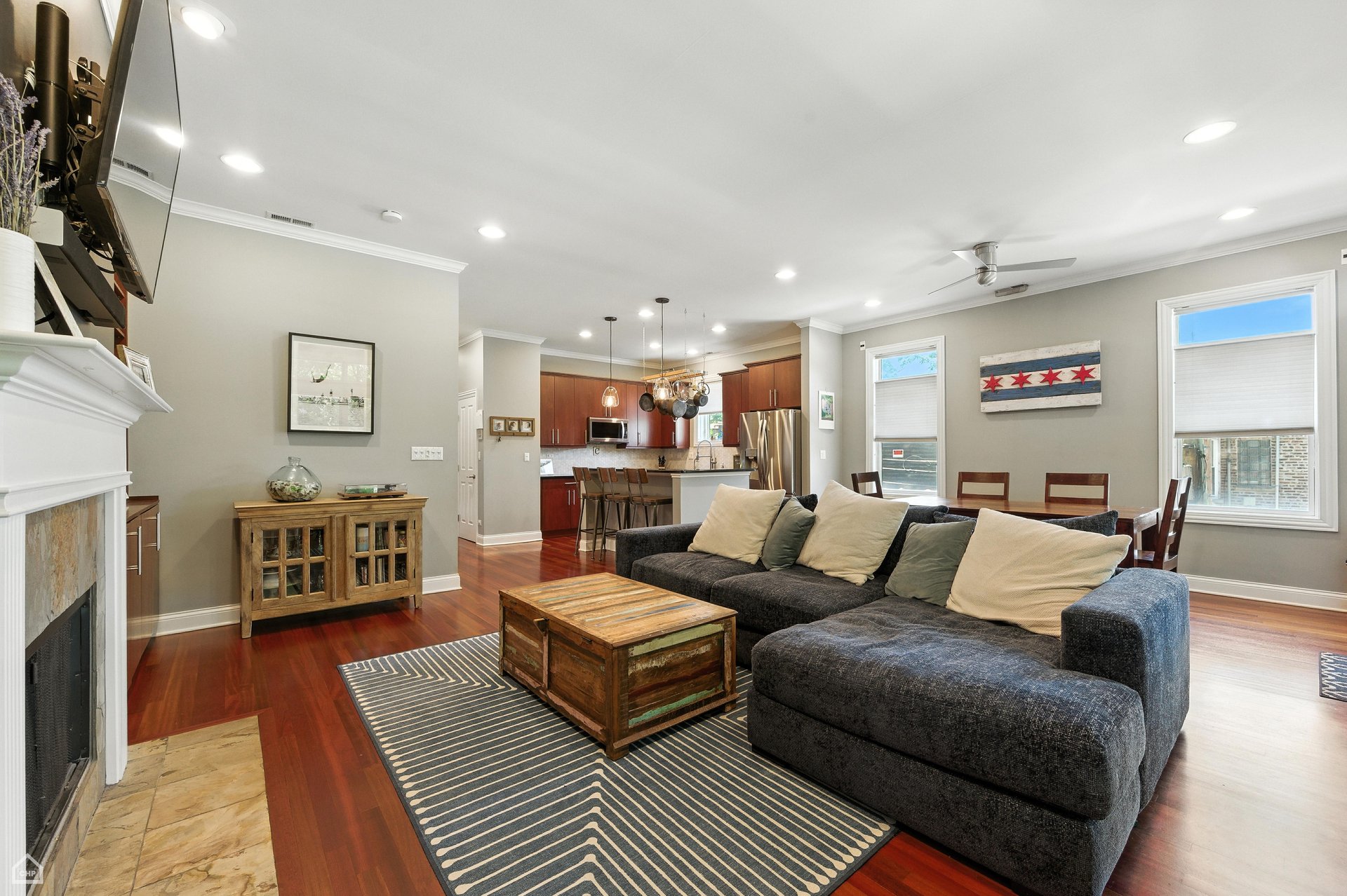 2343 W Montrose Avenue Unit: 101
