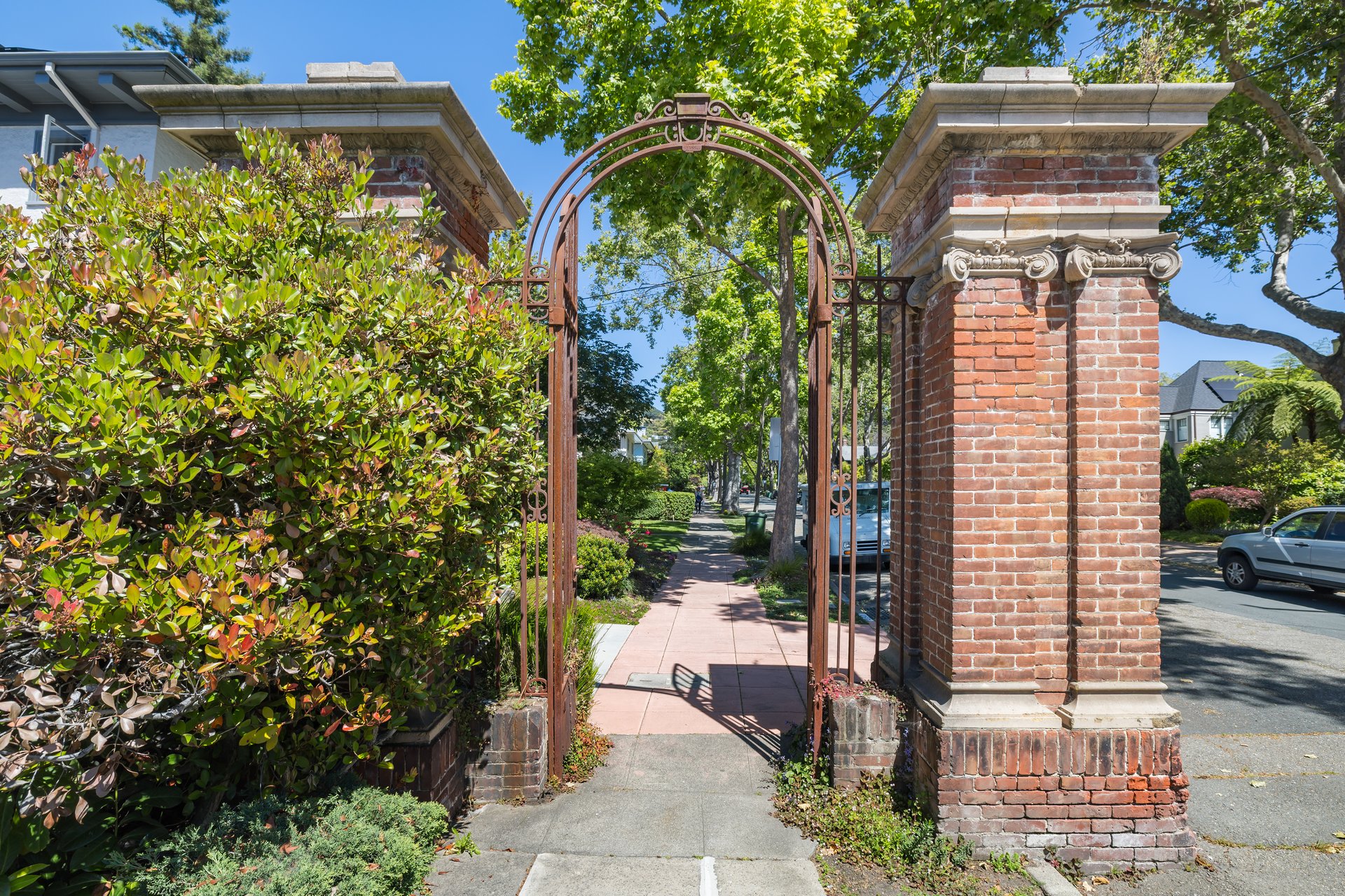 2909 Forest Ave