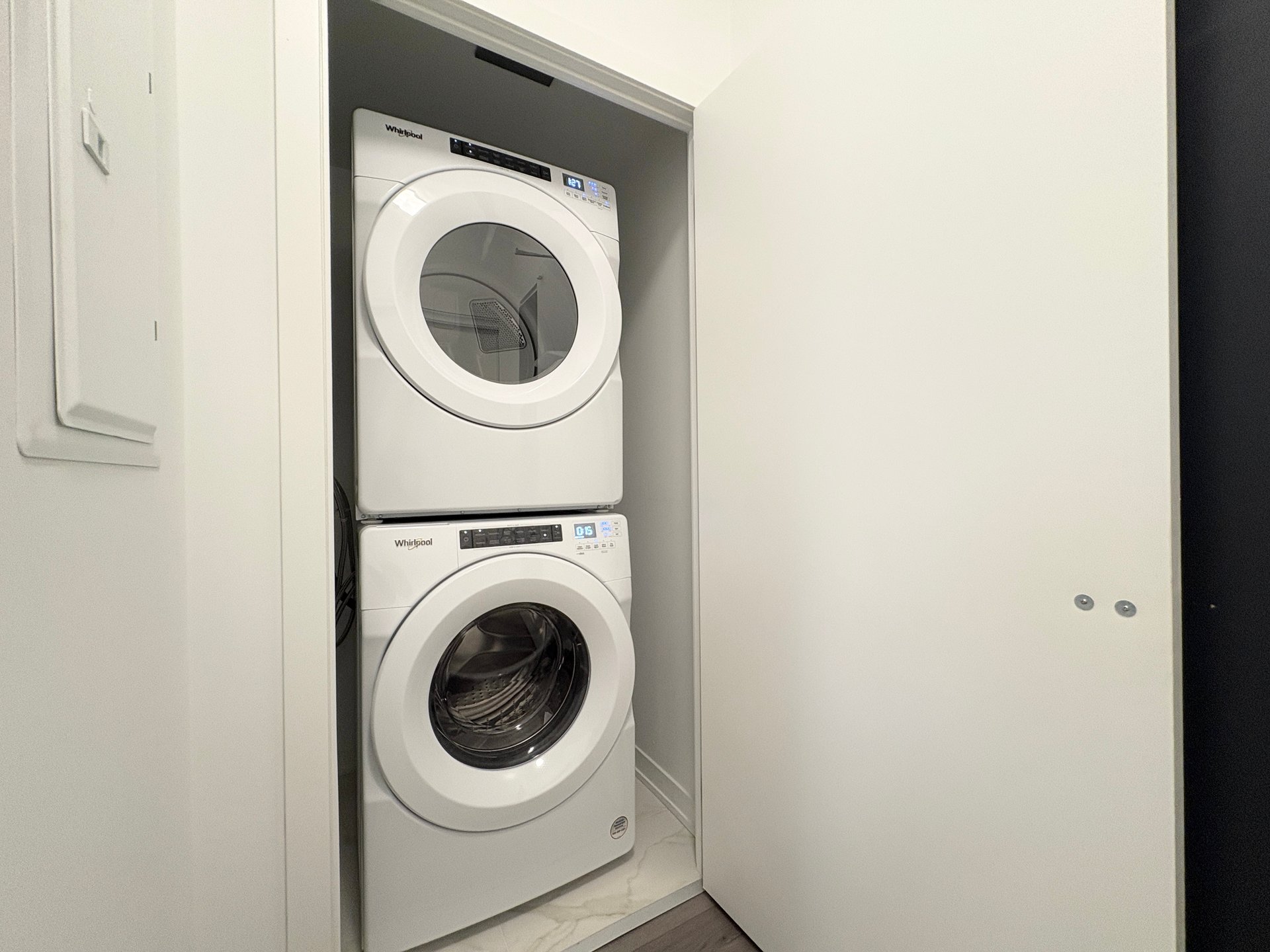 395 Dundas Street W Unit: 223