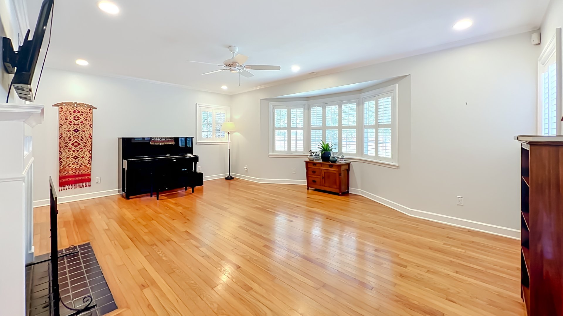 Three-Bedroom Two-Bathroom Bungalow in Orlando's Beverly Shores