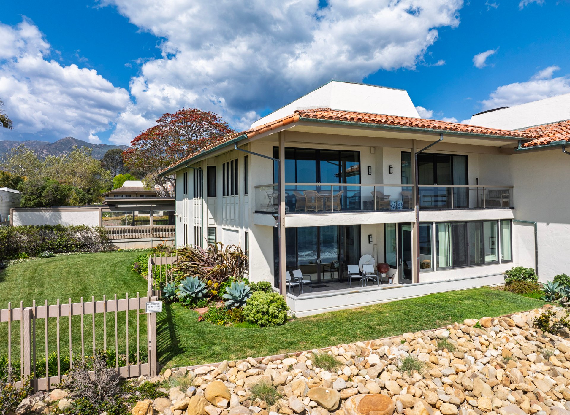 Idyllic Beachfront Living In Montecito