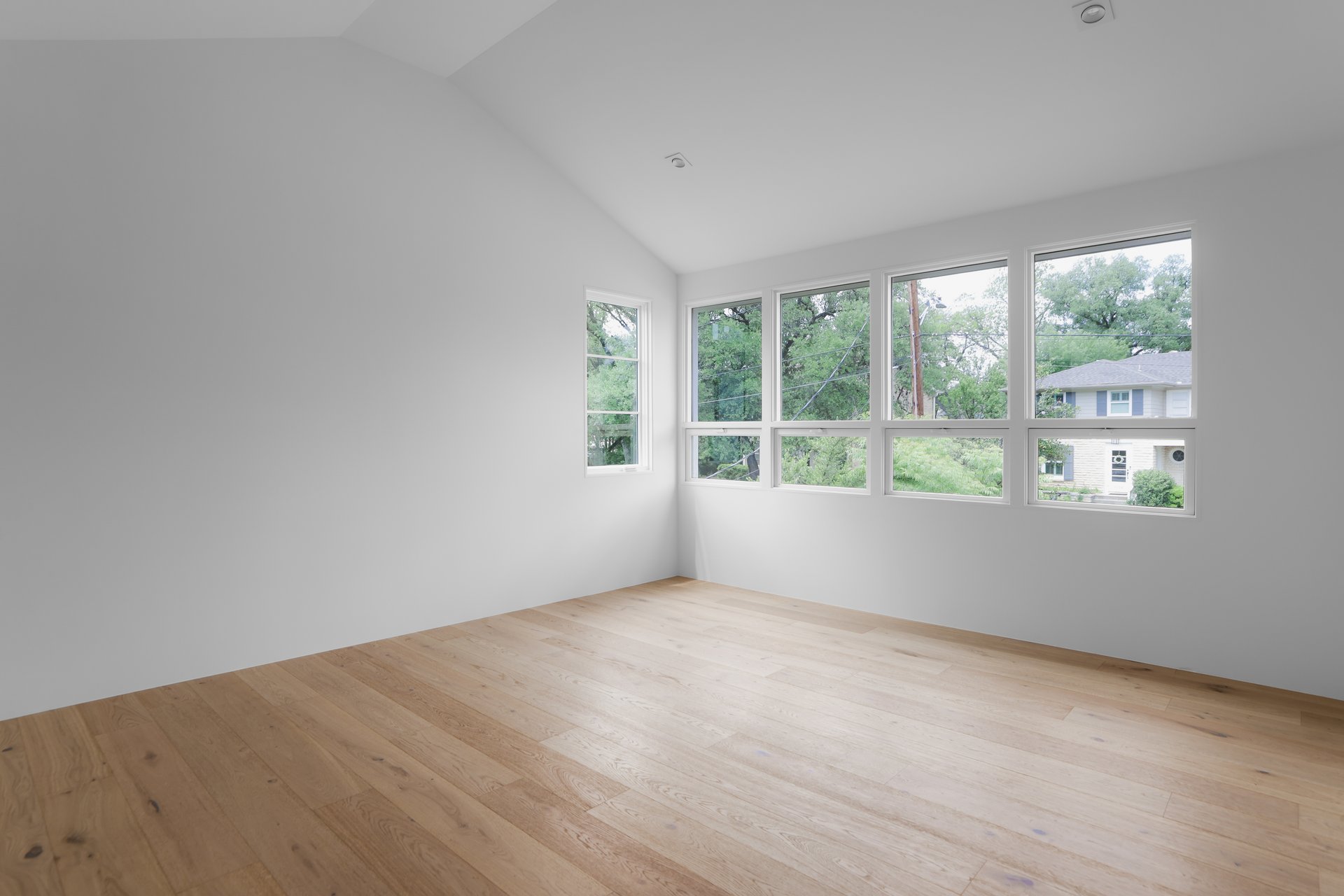1103 Gaston Ave