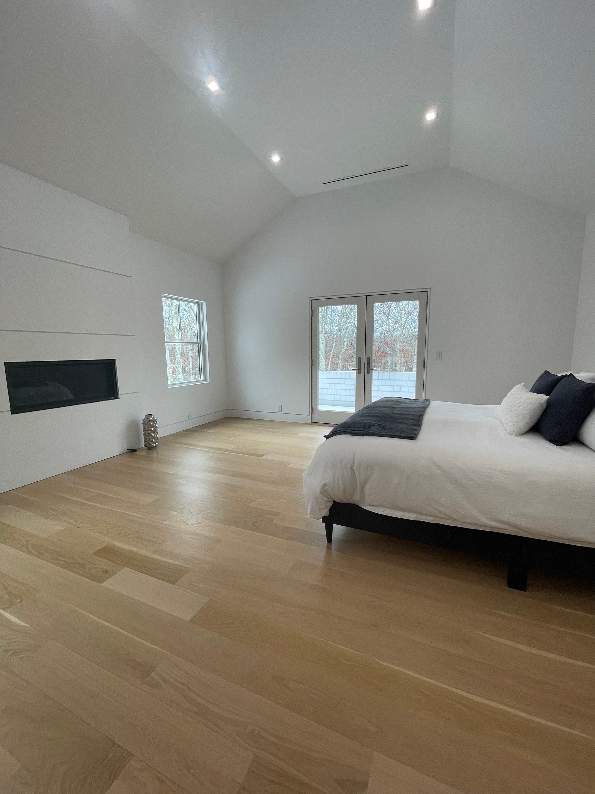 8 Red Creek Cir, Hampton Bays, NY