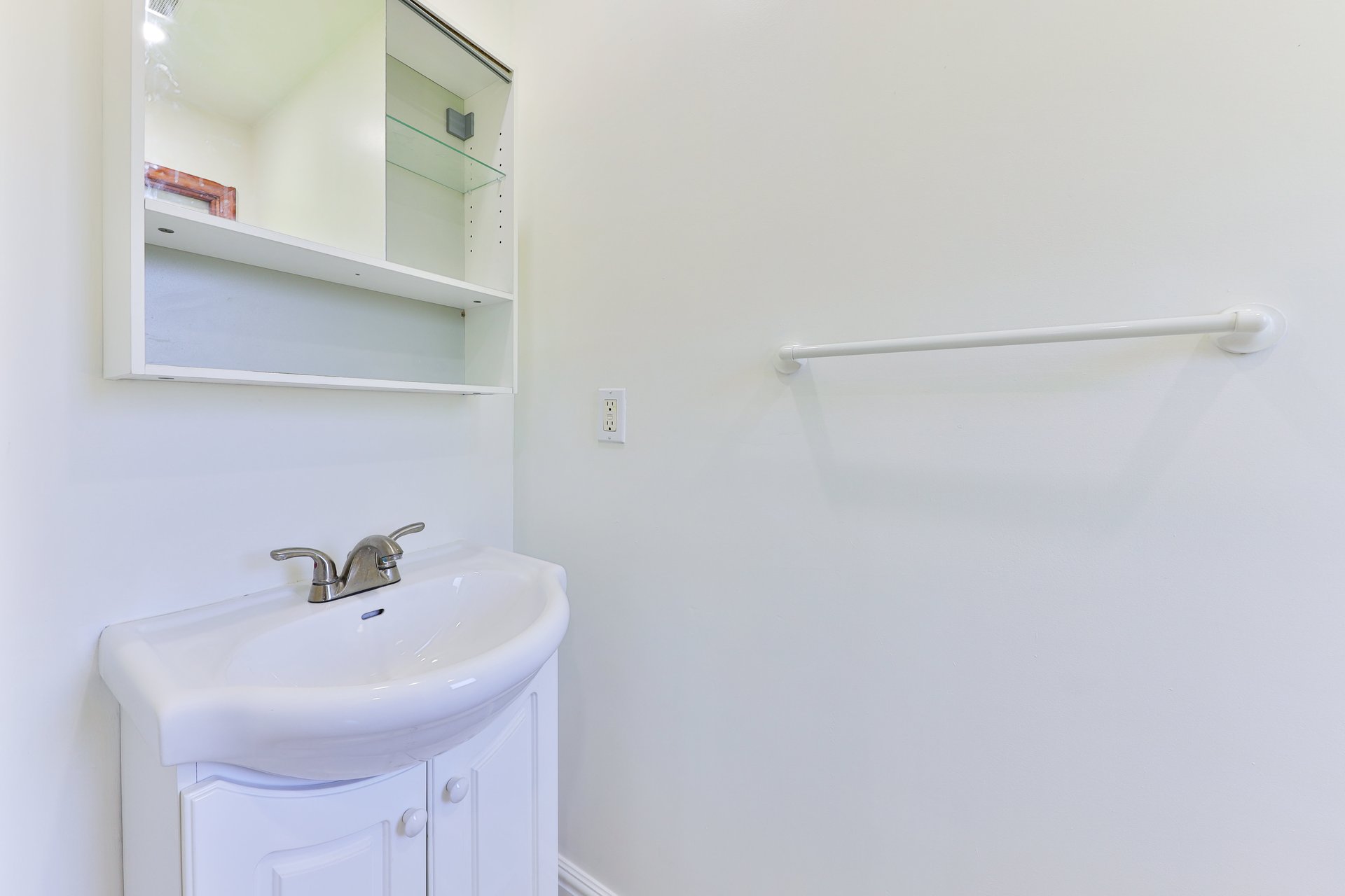 425 Plains Road W, Burlington
