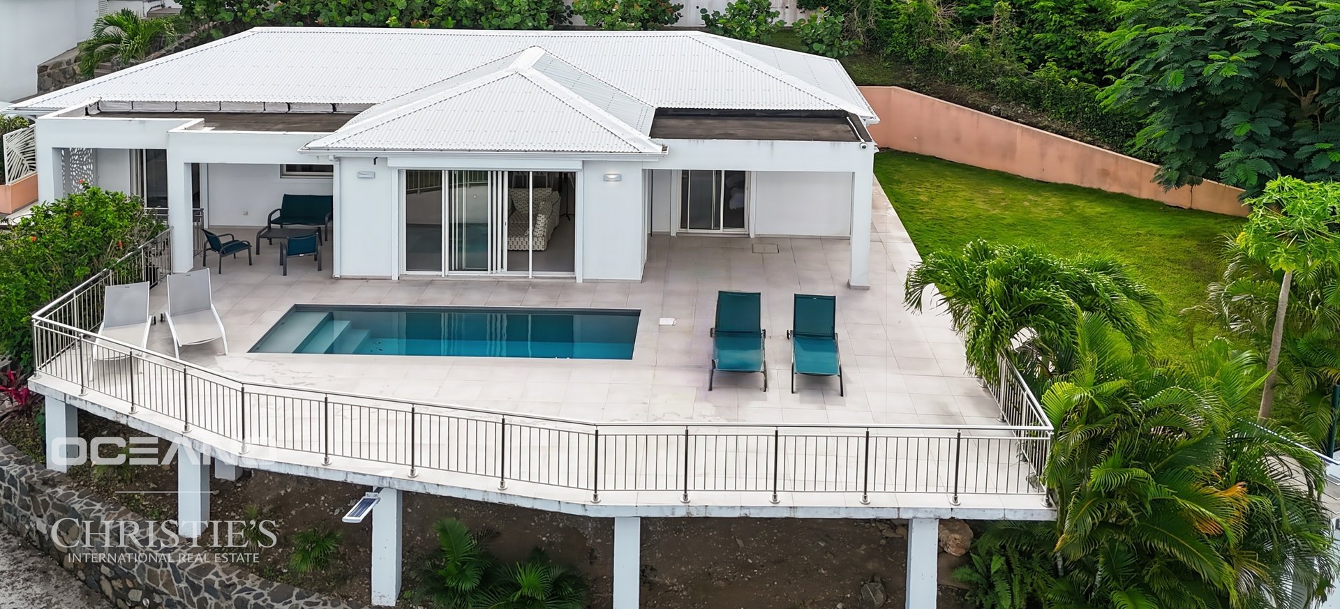 Villa with panoramic sea view