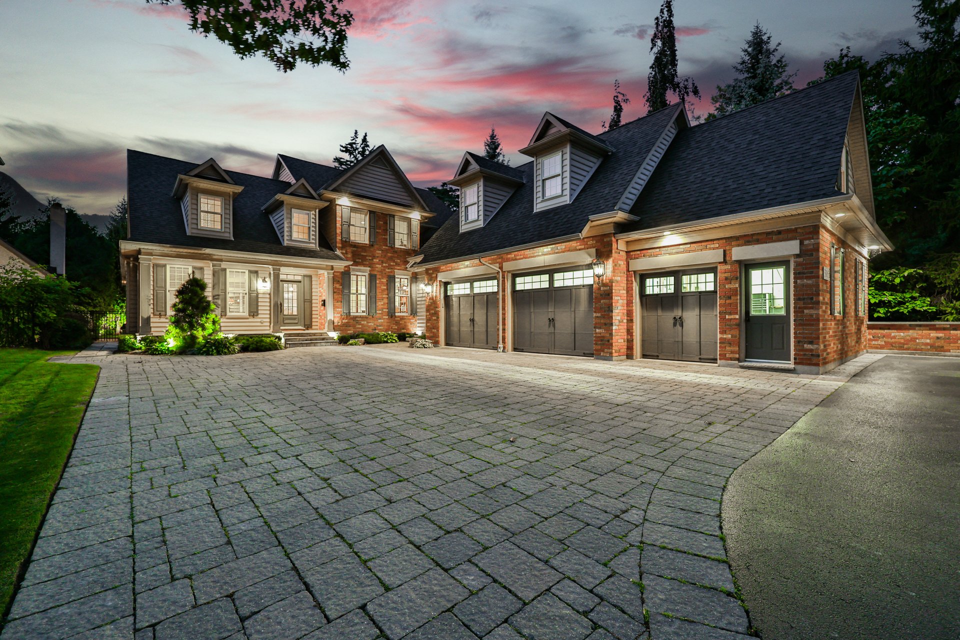3105 Lakeshore Road, Burlington