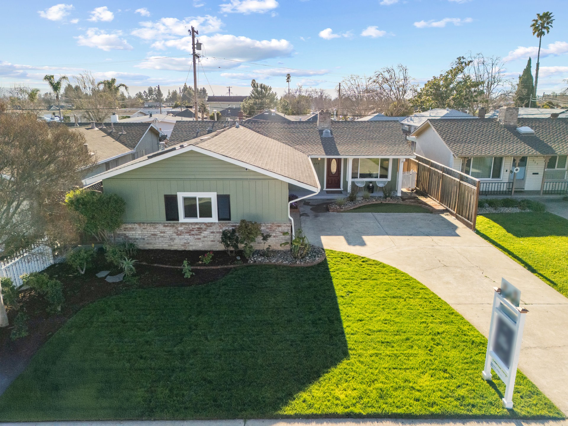 849 Selby LN