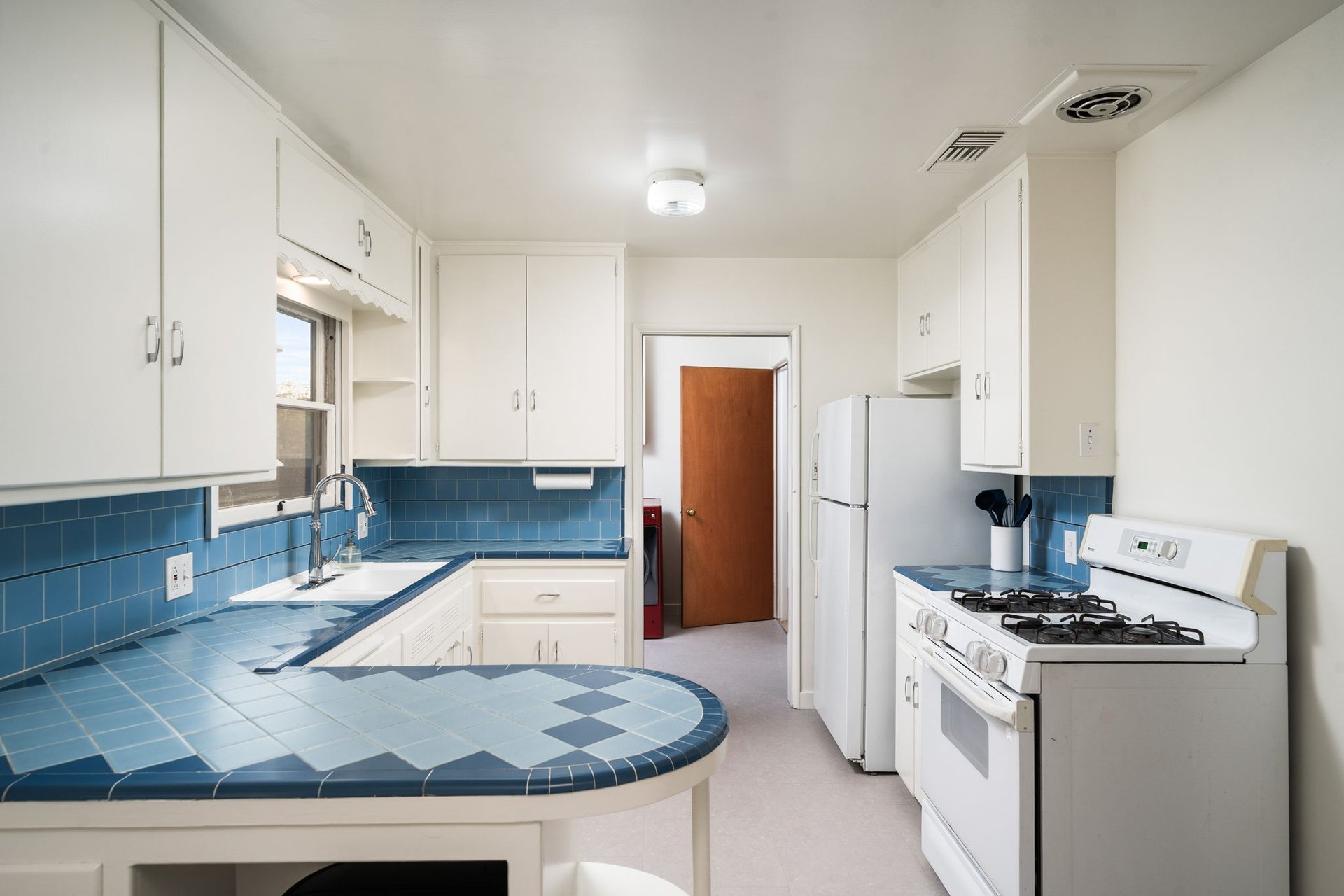 226 E Villanova