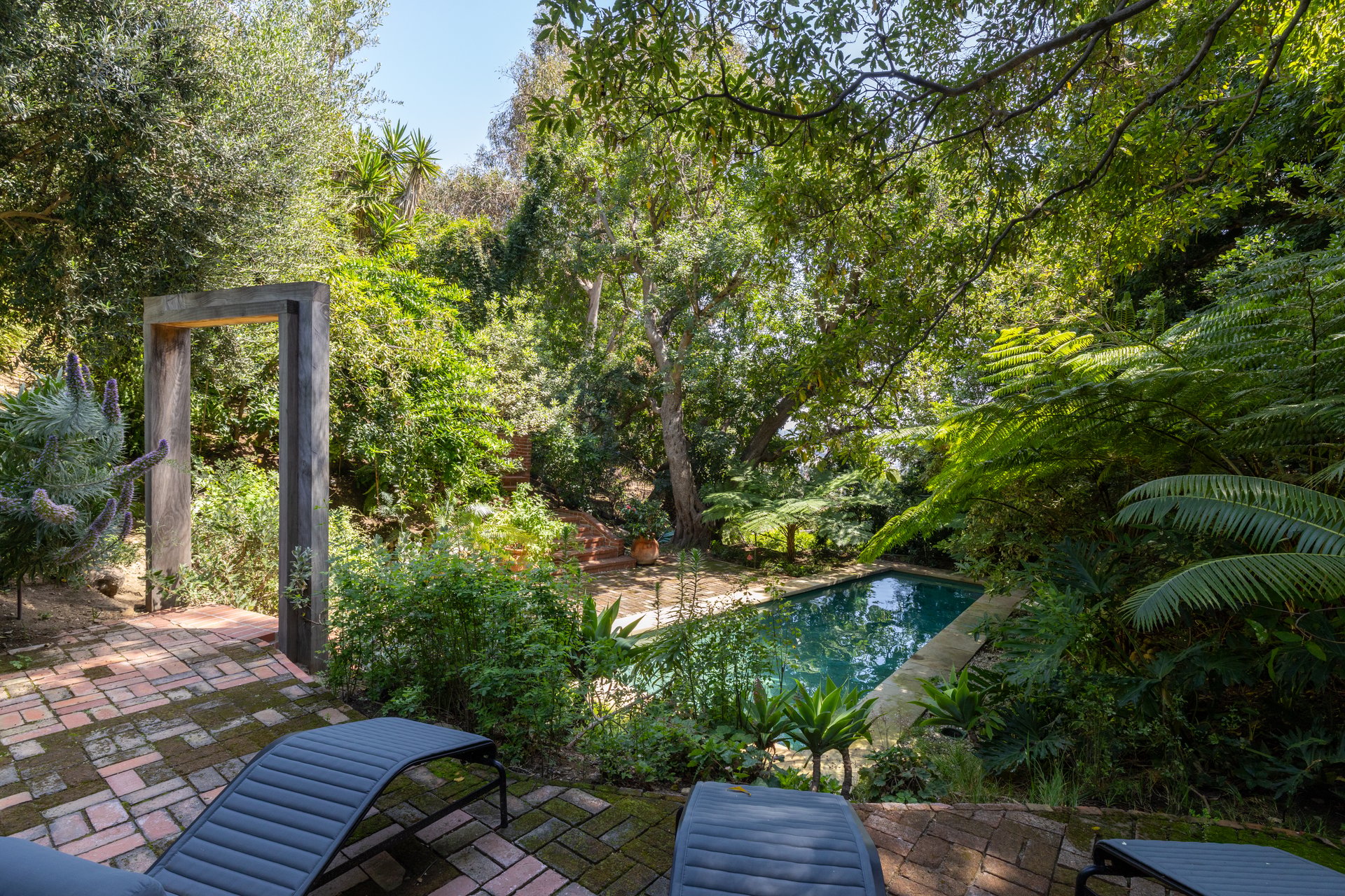 6964 Los Tilos Rd, Hollywood Hills